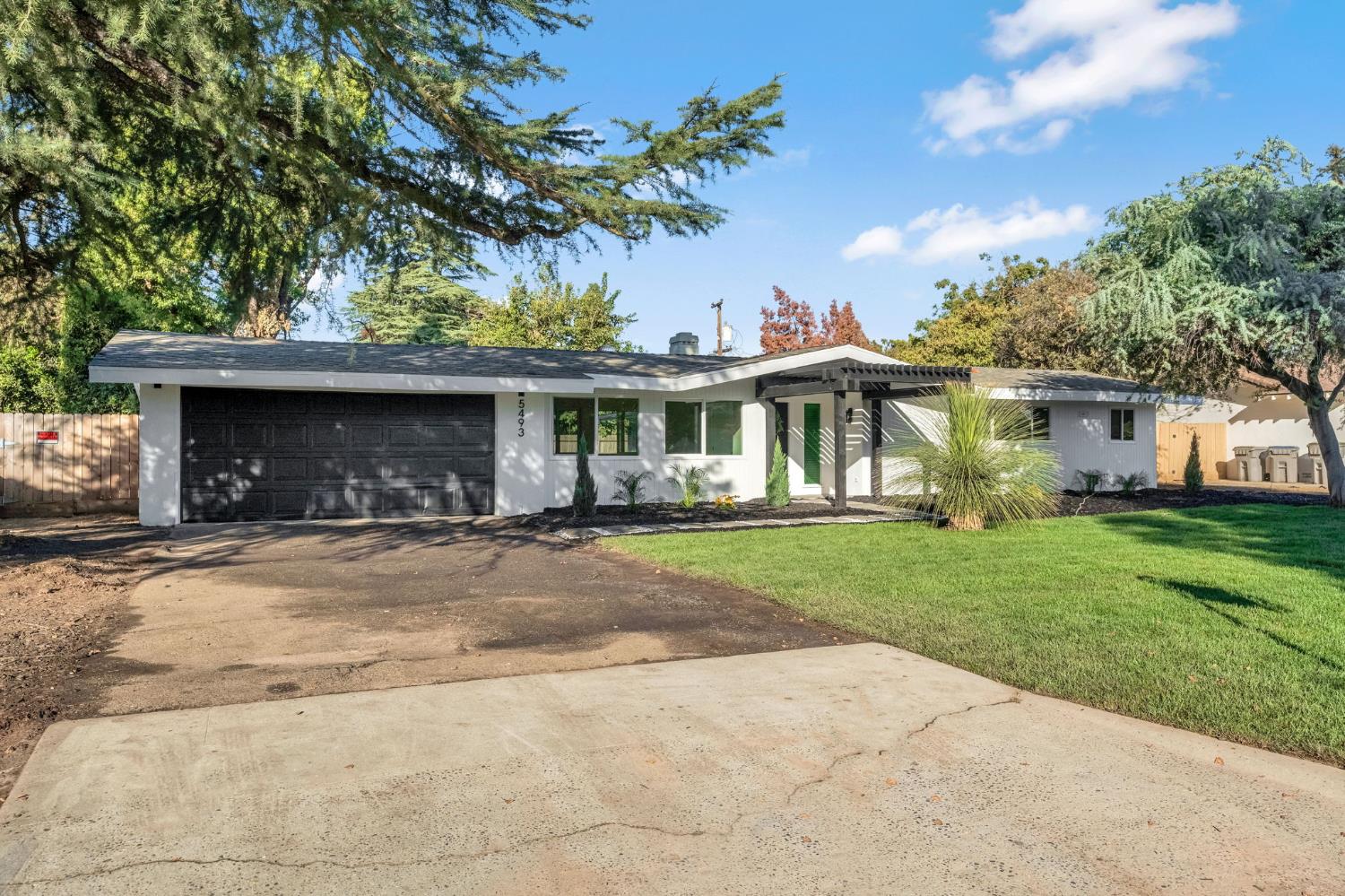 5493 N Roosevelt, Fresno, CA 93704
