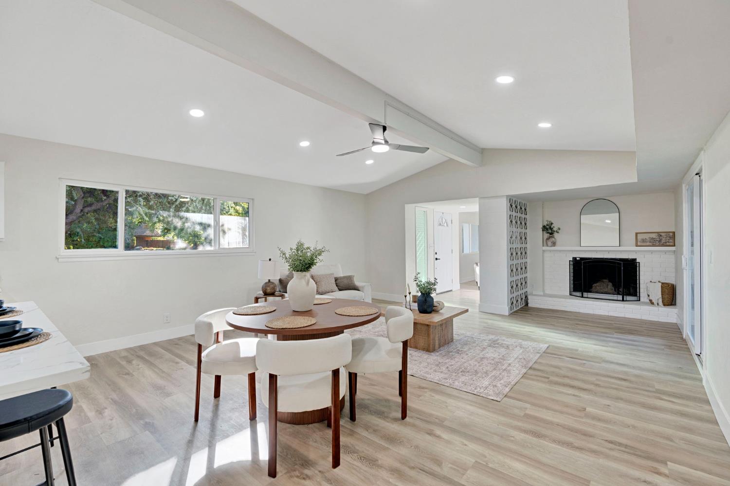 5493 N Roosevelt, Fresno, CA 93704