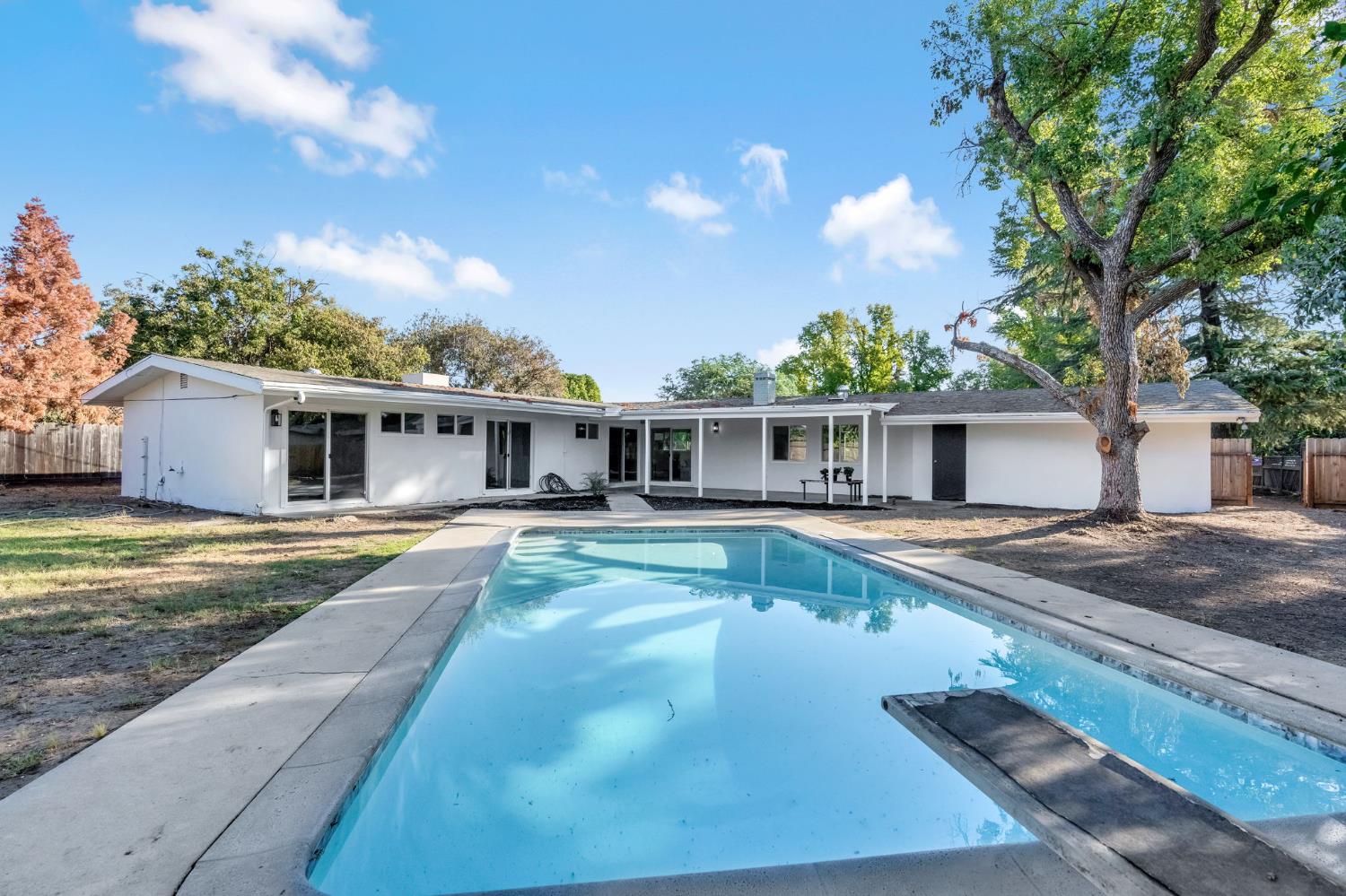 5493 N Roosevelt, Fresno, CA 93704