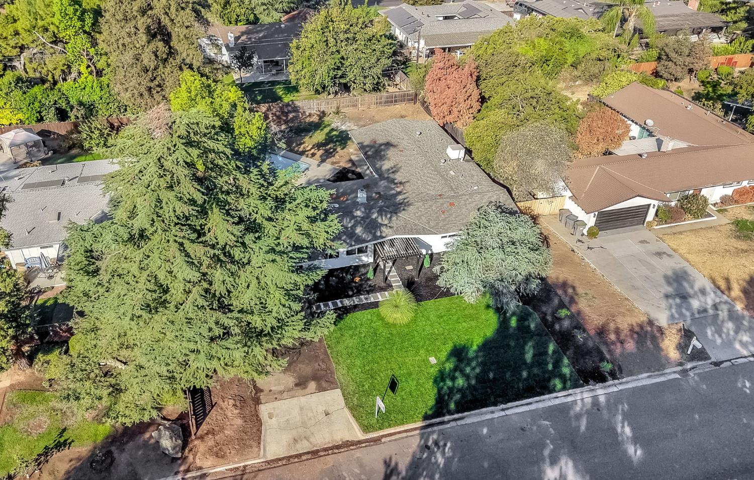 5493 N Roosevelt, Fresno, CA 93704
