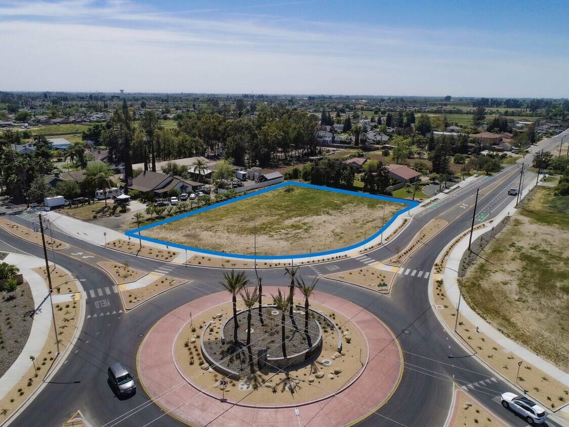 1641 N Alta Ave, Dinuba, CA 93618