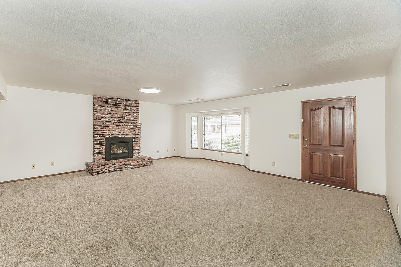 2360 Harold St, Kingsburg, CA 93631