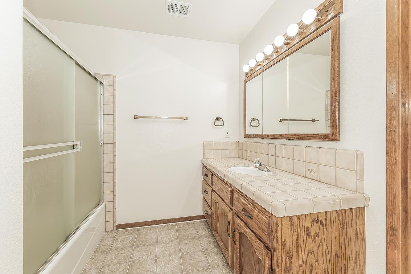 2360 Harold St, Kingsburg, CA 93631