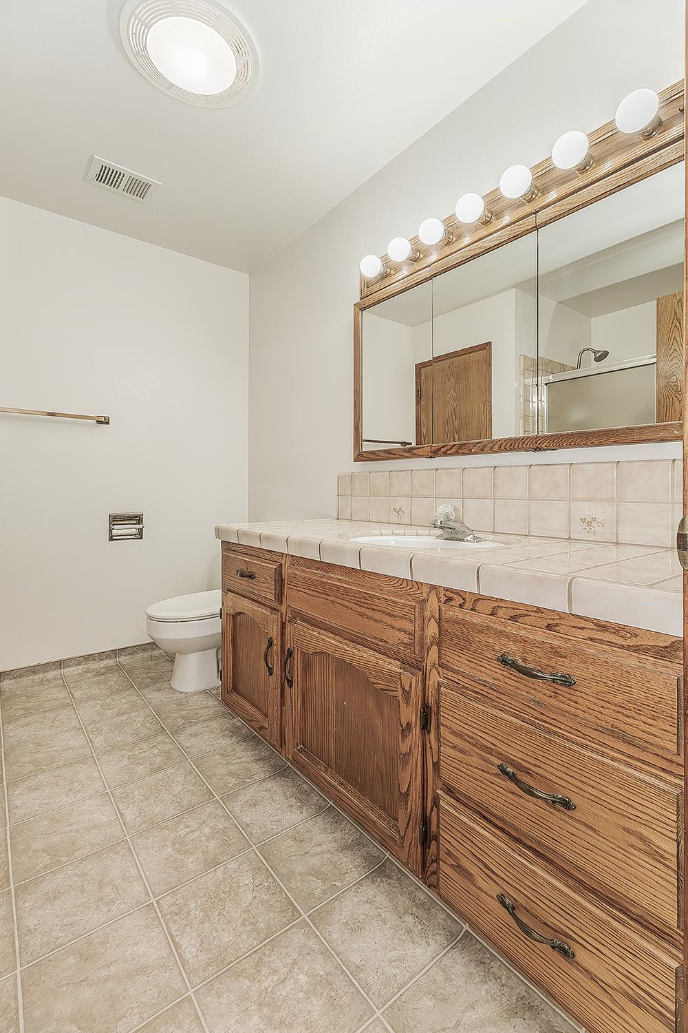 2360 Harold St, Kingsburg, CA 93631