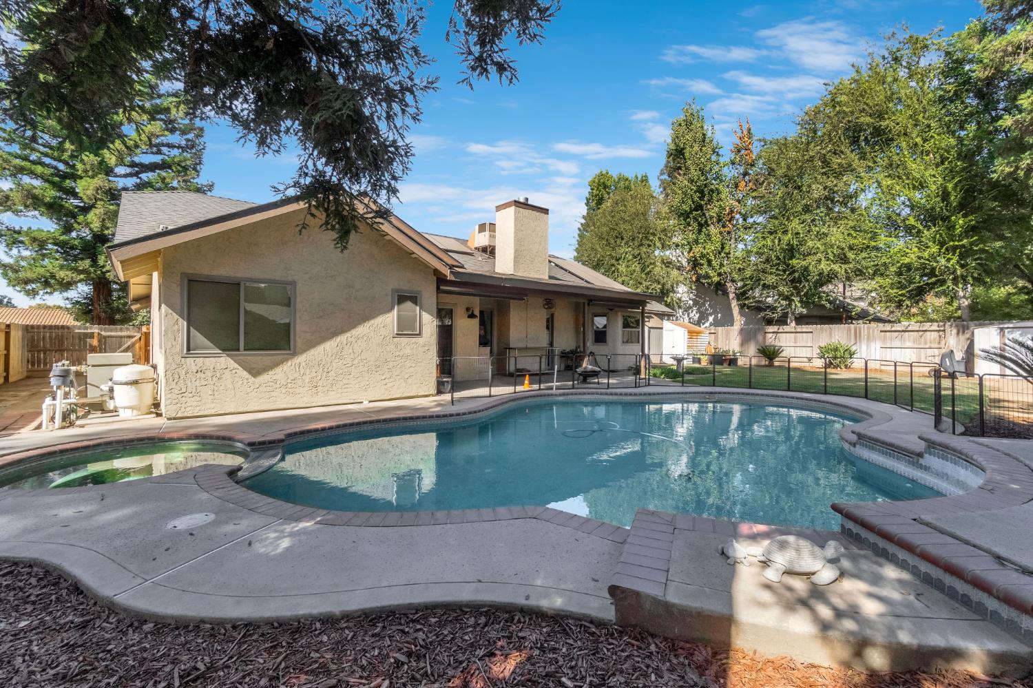 6426 N Fruit Ave, Fresno, CA 93711