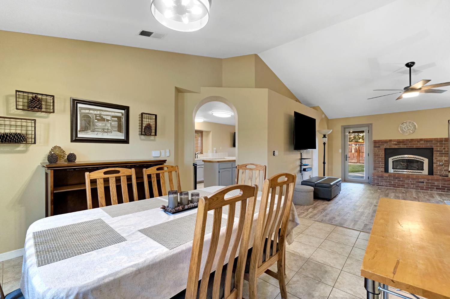 6426 N Fruit Ave, Fresno, CA 93711