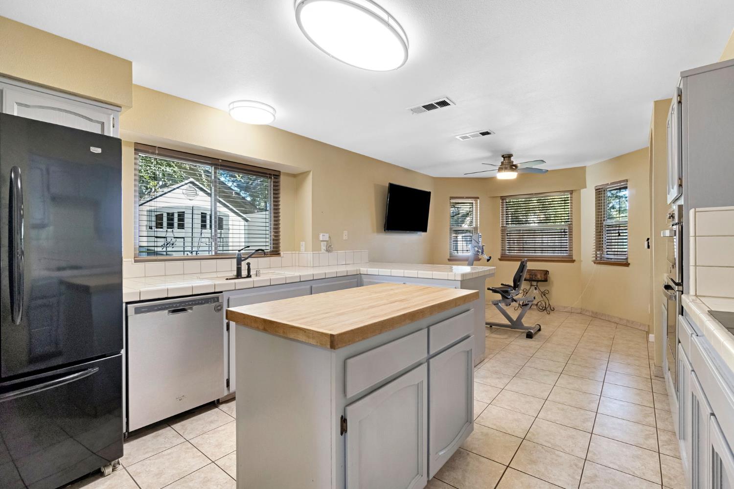 6426 N Fruit Ave, Fresno, CA 93711