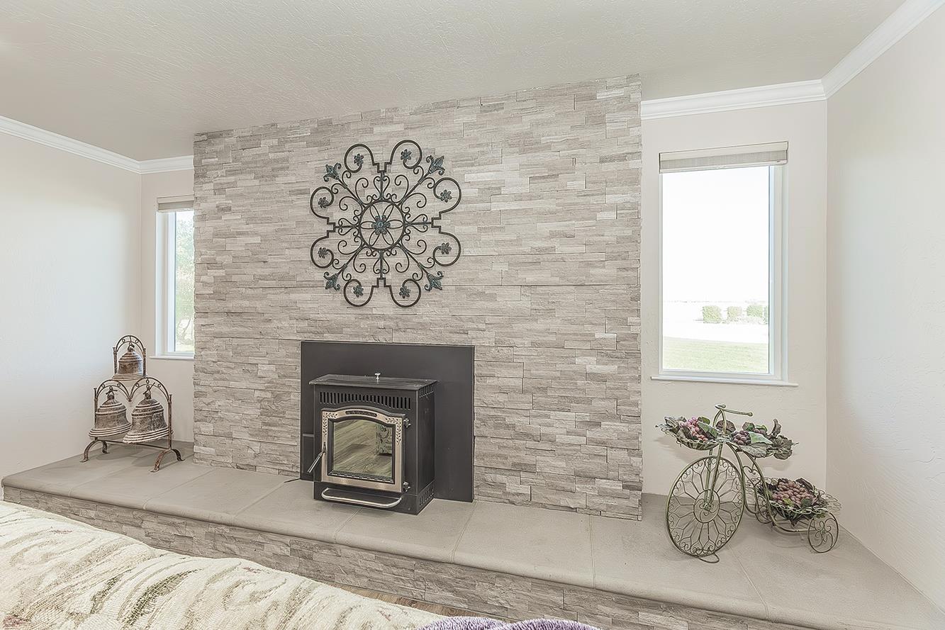 5478 Poinsetta Ave, Clovis, CA 93619