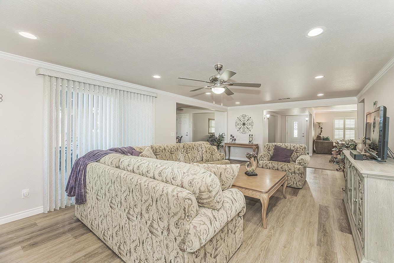 5478 Poinsetta Ave, Clovis, CA 93619