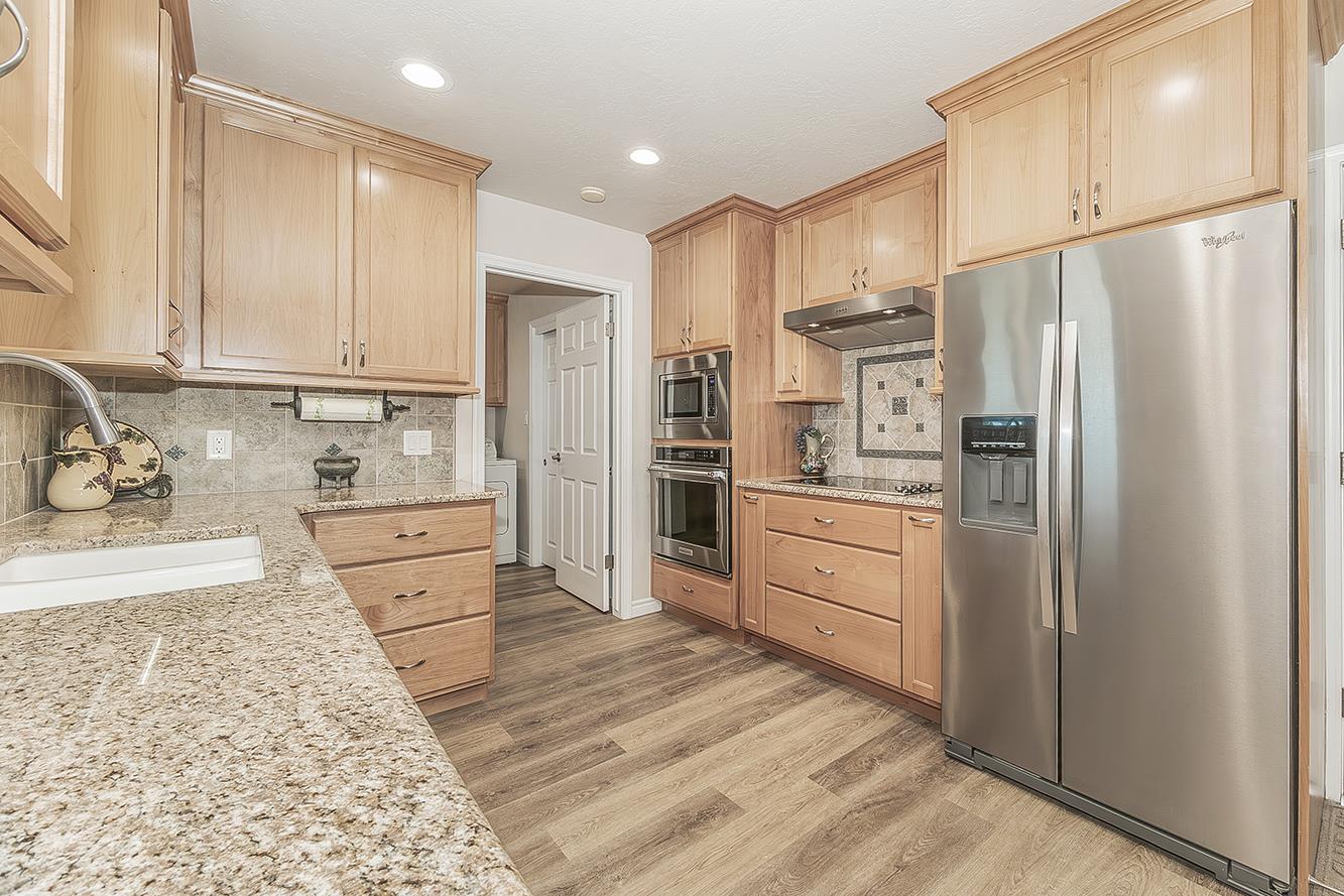 5478 Poinsetta Ave, Clovis, CA 93619
