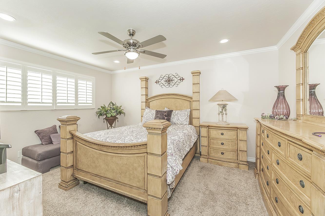 5478 Poinsetta Ave, Clovis, CA 93619