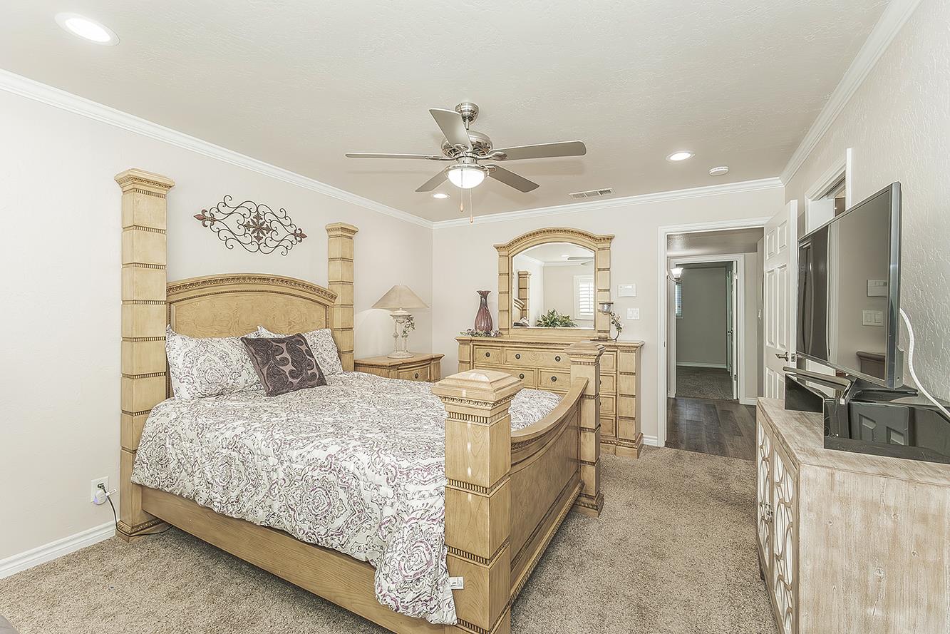 5478 Poinsetta Ave, Clovis, CA 93619
