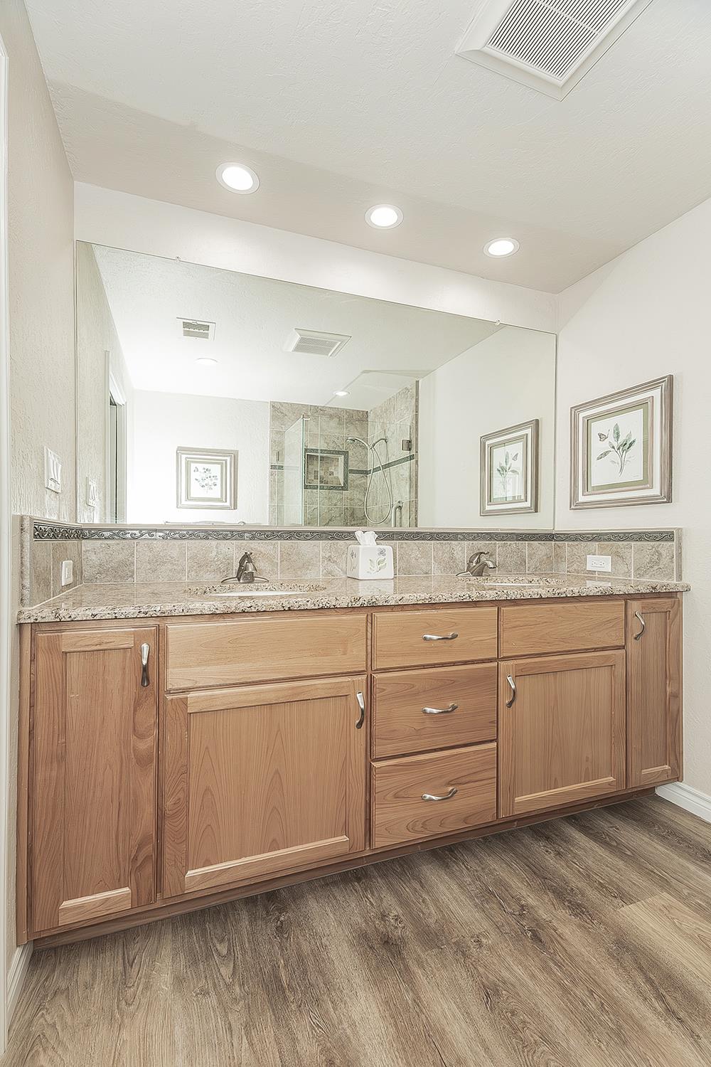 5478 Poinsetta Ave, Clovis, CA 93619