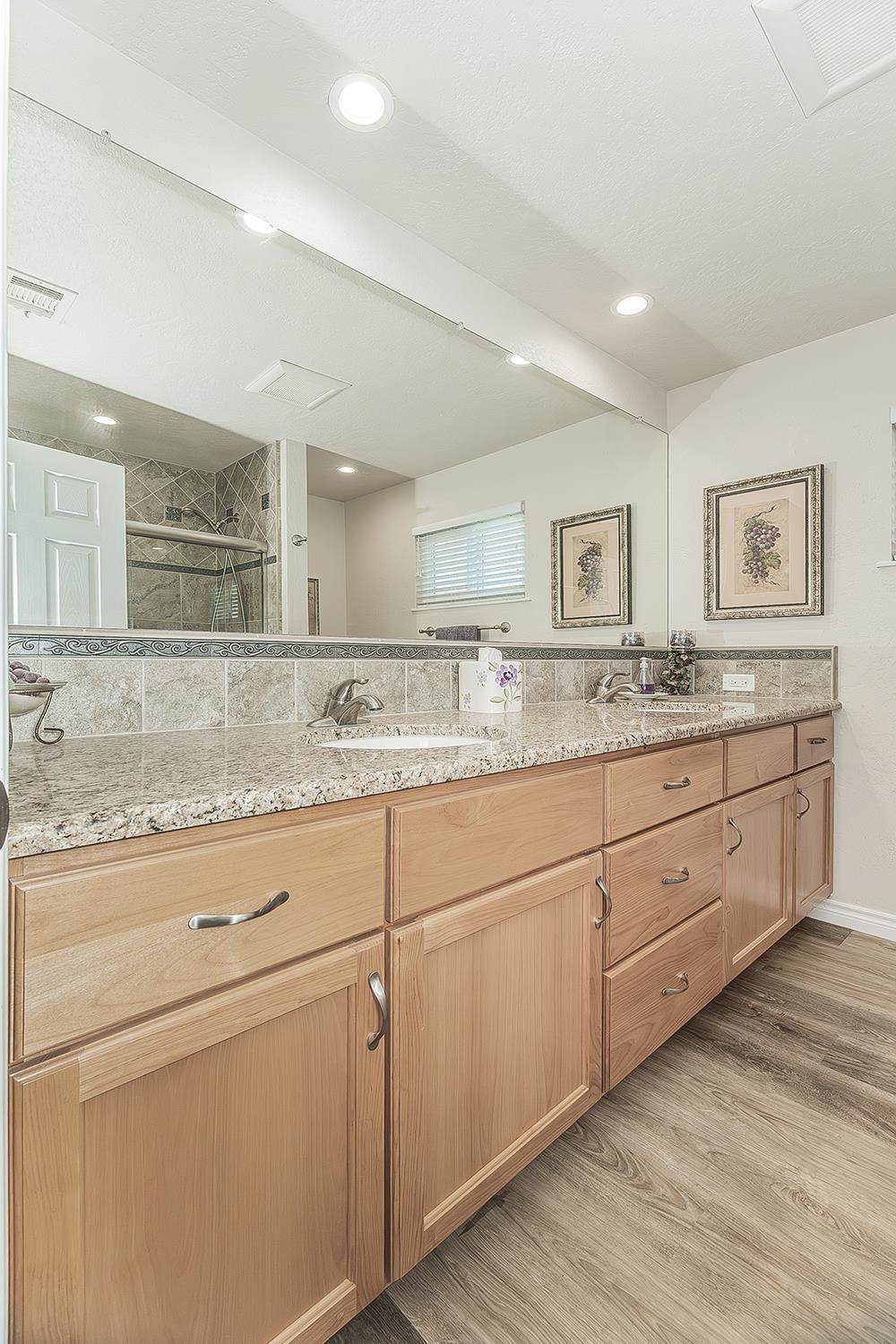 5478 Poinsetta Ave, Clovis, CA 93619