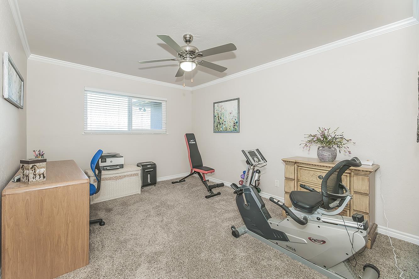 5478 Poinsetta Ave, Clovis, CA 93619