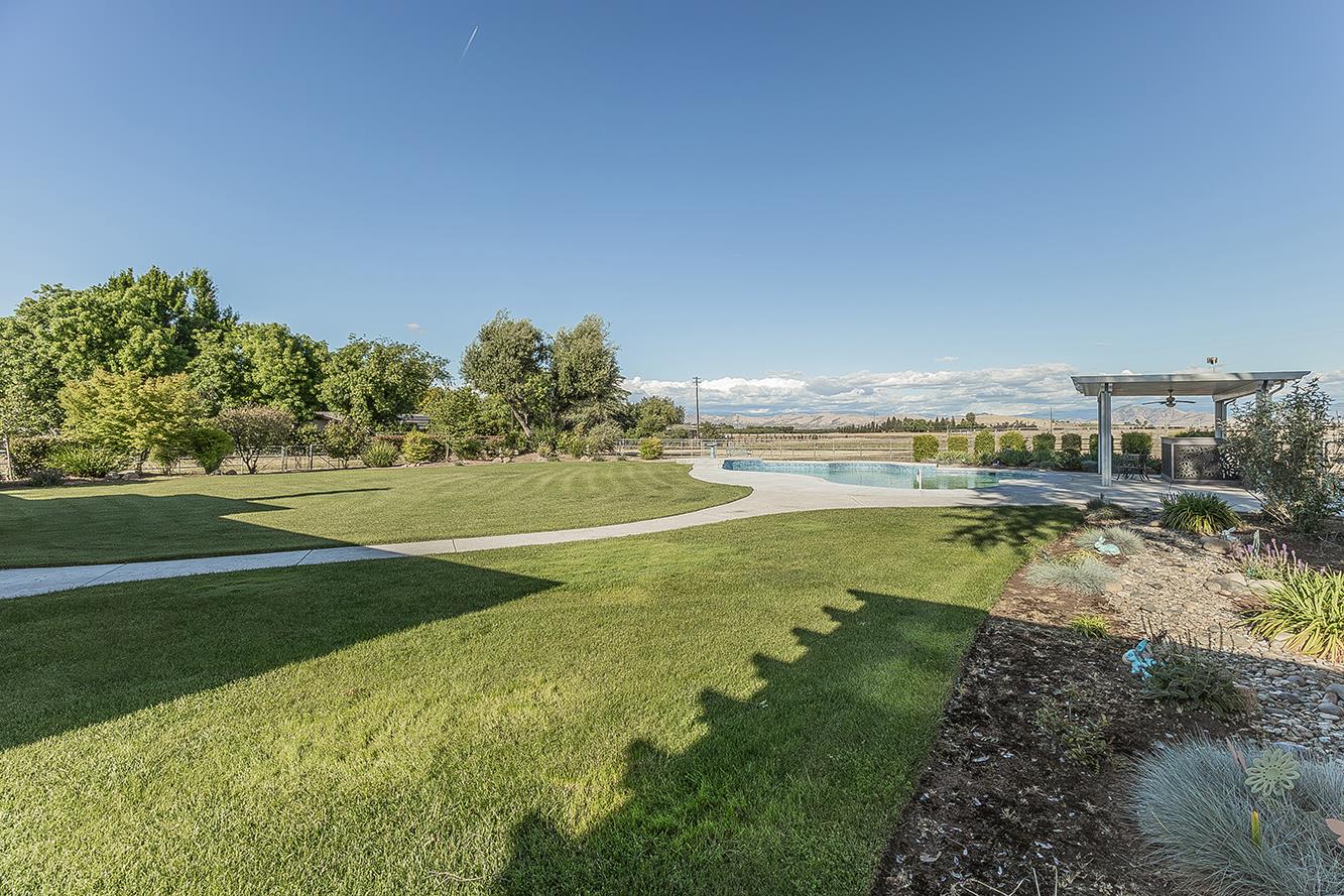 5478 Poinsetta Ave, Clovis, CA 93619