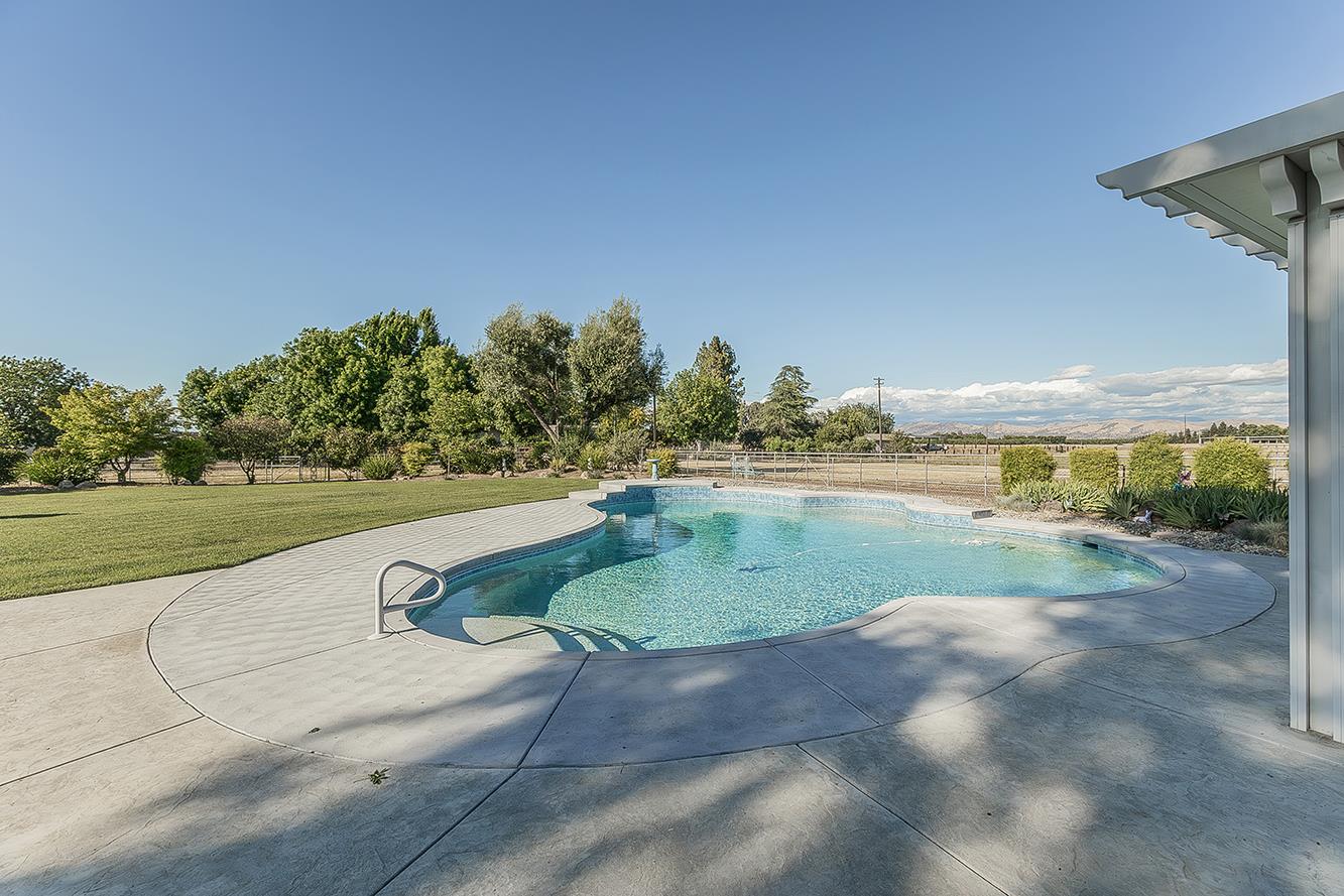 5478 Poinsetta Ave, Clovis, CA 93619