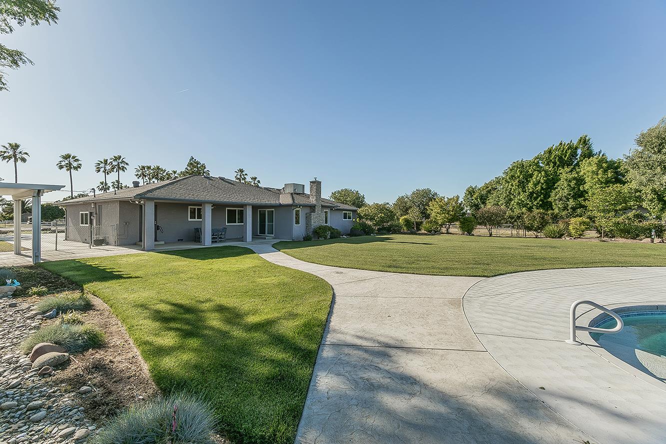5478 Poinsetta Ave, Clovis, CA 93619