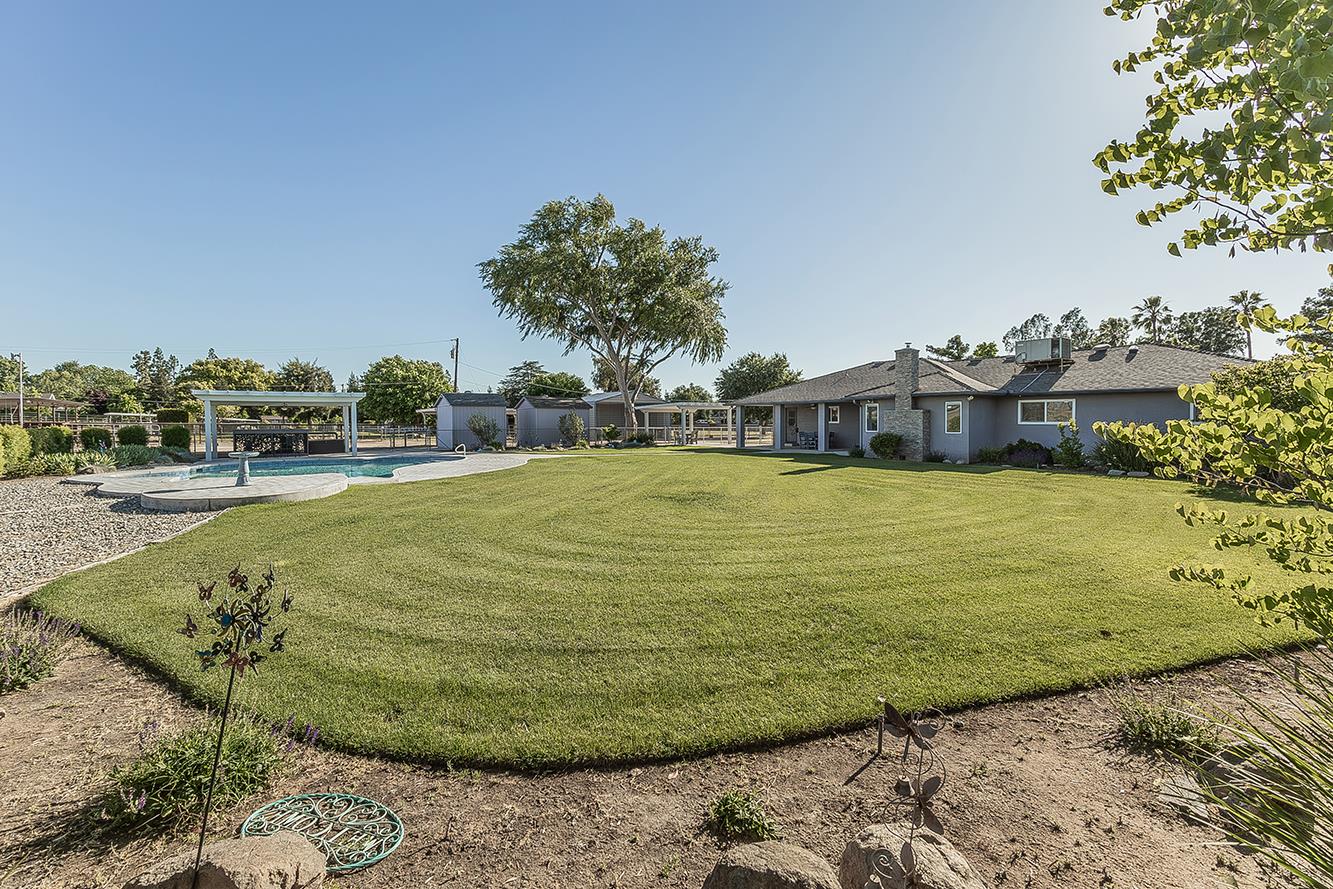 5478 Poinsetta Ave, Clovis, CA 93619