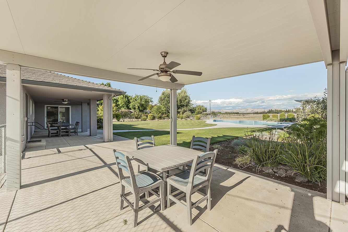 5478 Poinsetta Ave, Clovis, CA 93619