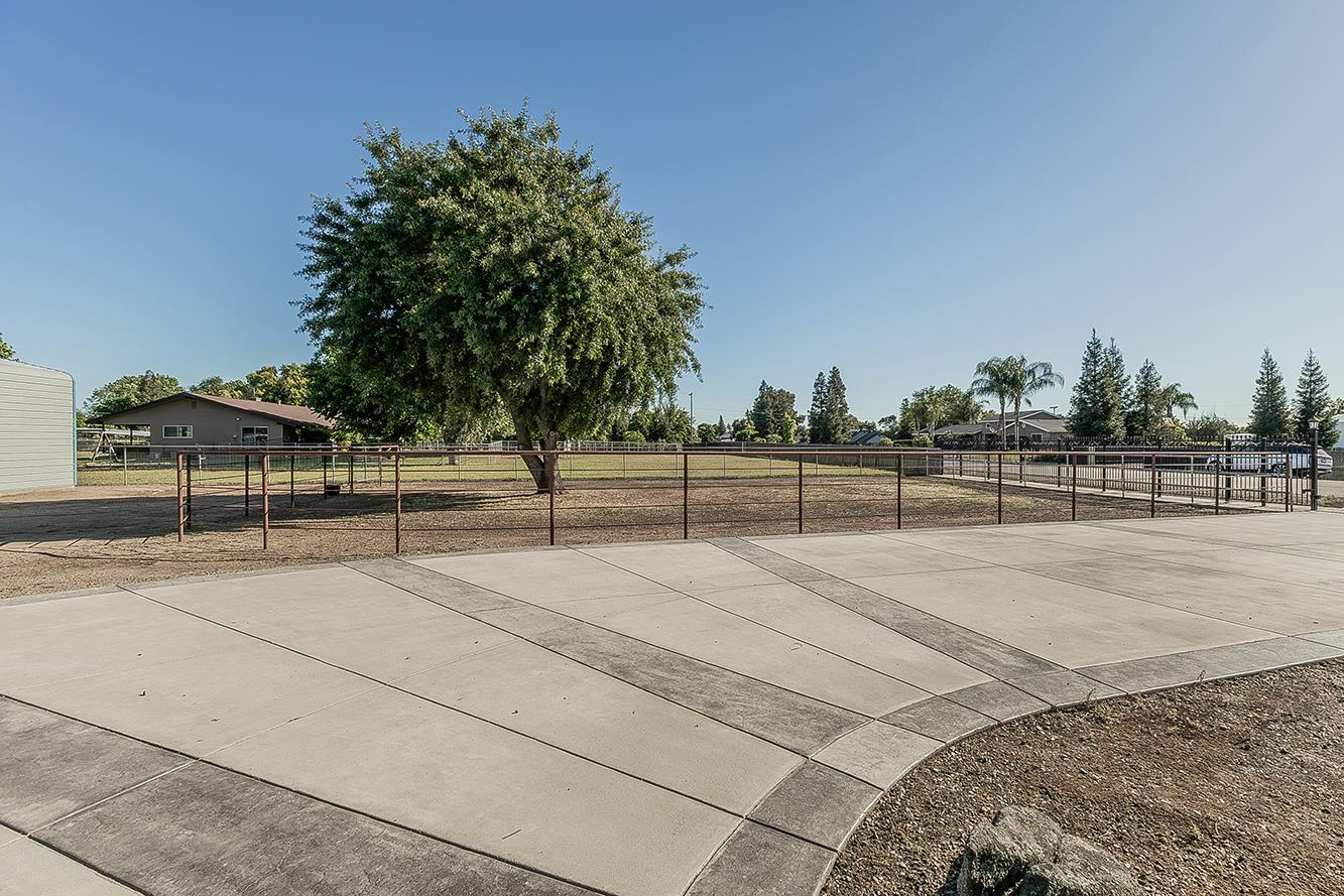 5478 Poinsetta Ave, Clovis, CA 93619
