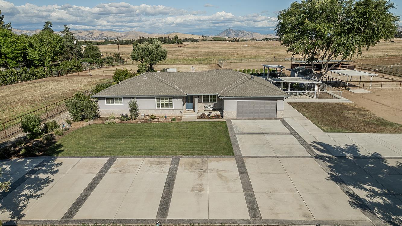 5478 Poinsetta Ave, Clovis, CA 93619