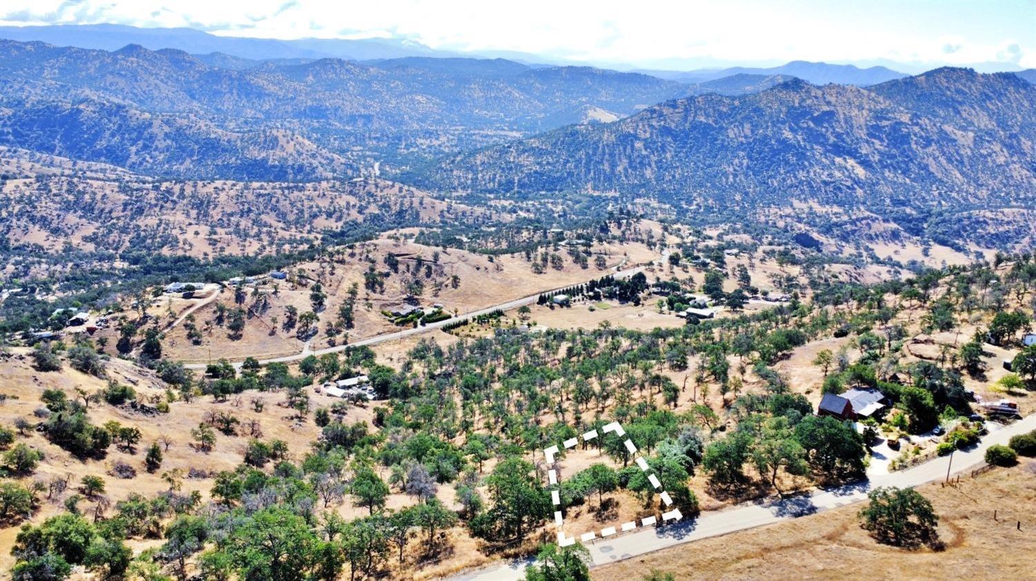 391 Sunflower Ln, Yokuts Valley, CA 93675