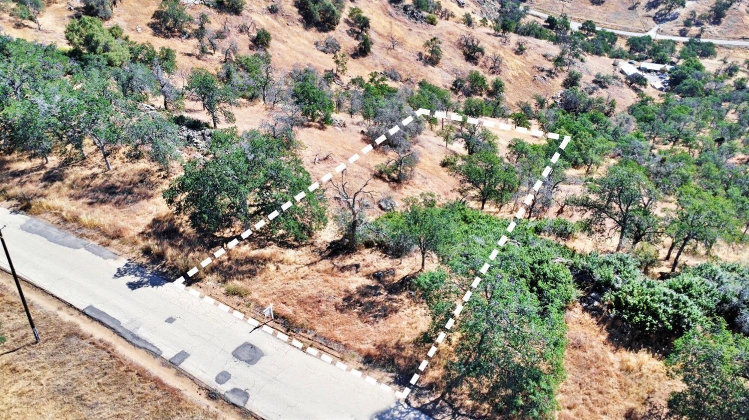 391 Sunflower Ln, Yokuts Valley, CA 93675