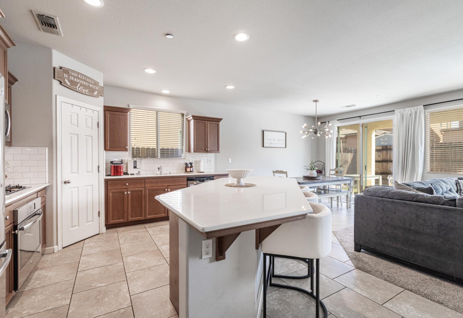 3571 Encino, Clovis, CA 93619