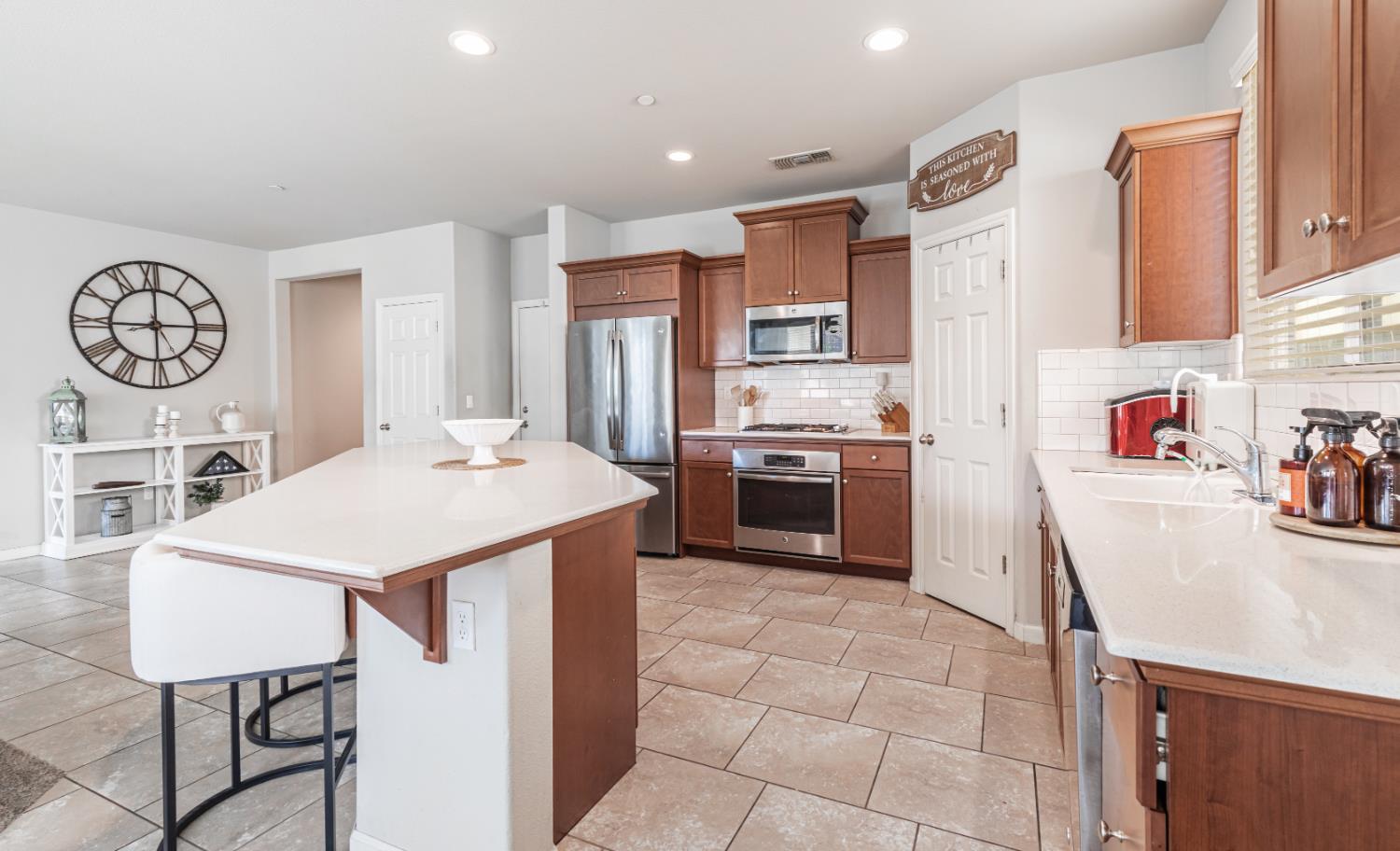 3571 Encino, Clovis, CA 93619