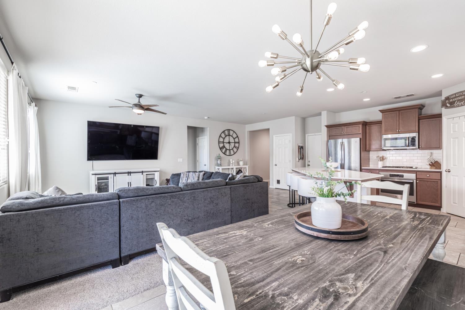 3571 Encino, Clovis, CA 93619