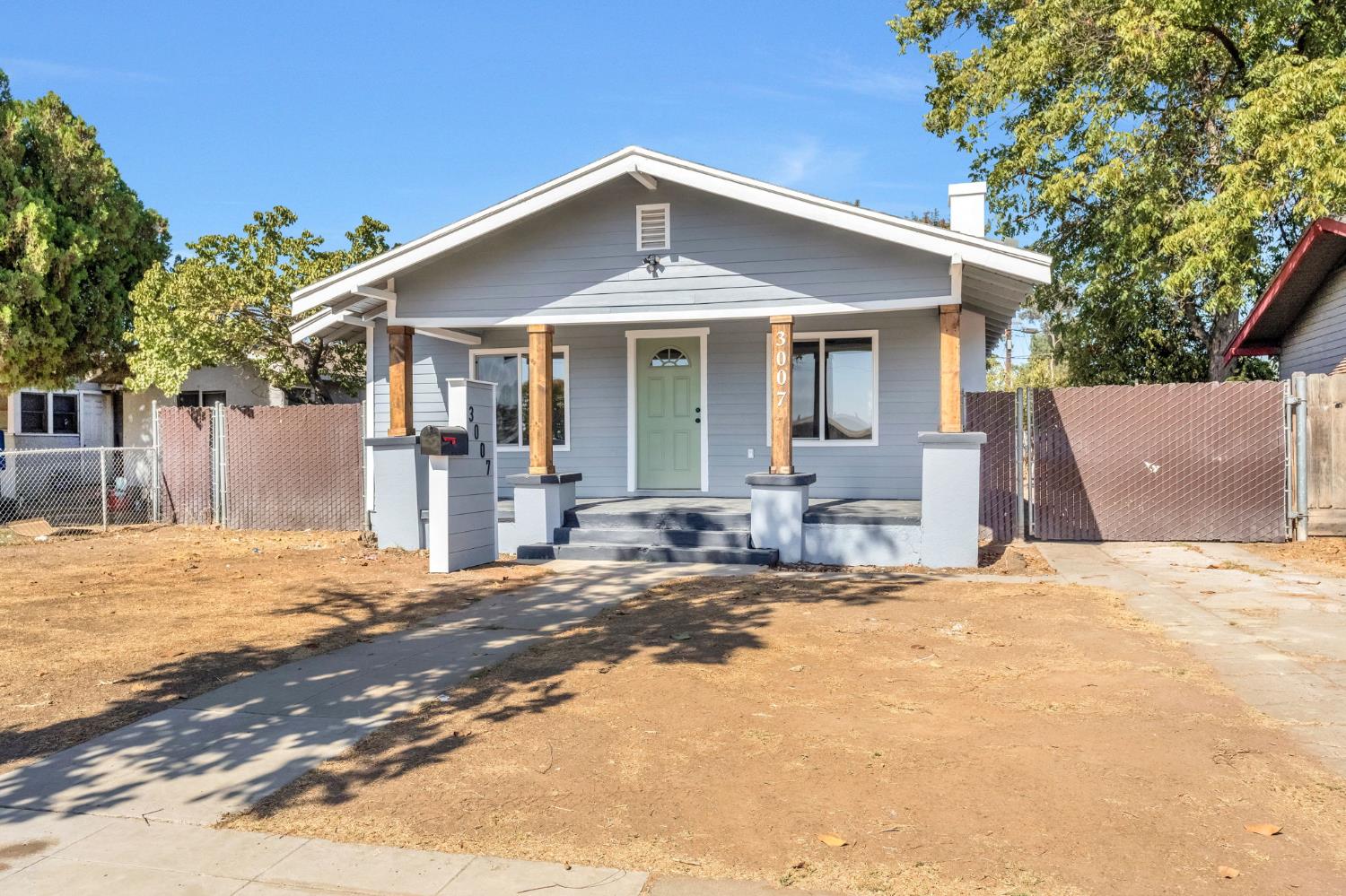 3007 E Montecito Ave, Fresno, CA 93721