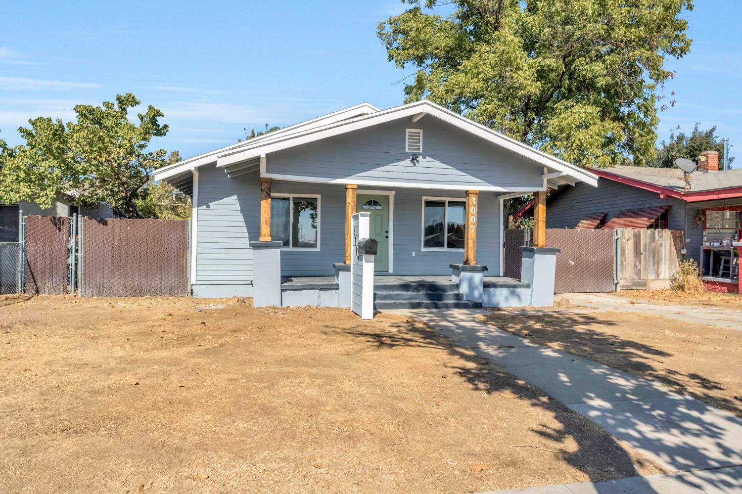 3007 E Montecito Ave, Fresno, CA 93721