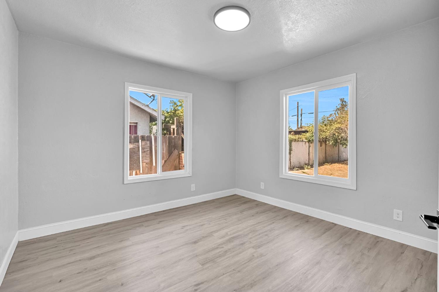 3007 E Montecito Ave, Fresno, CA 93721
