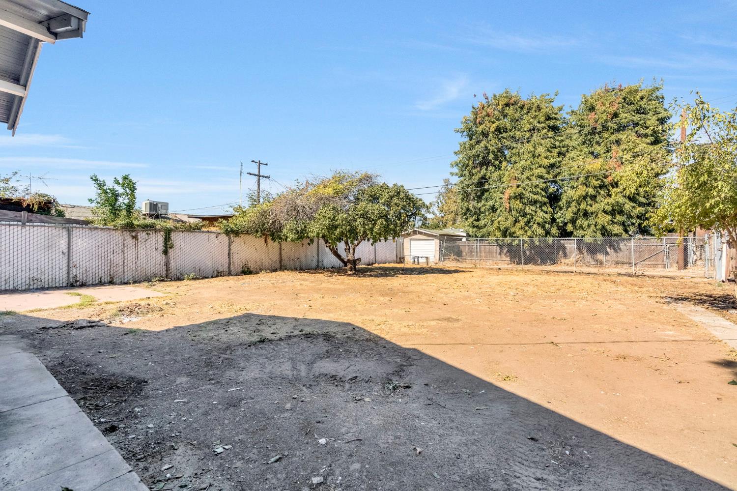 3007 E Montecito Ave, Fresno, CA 93721