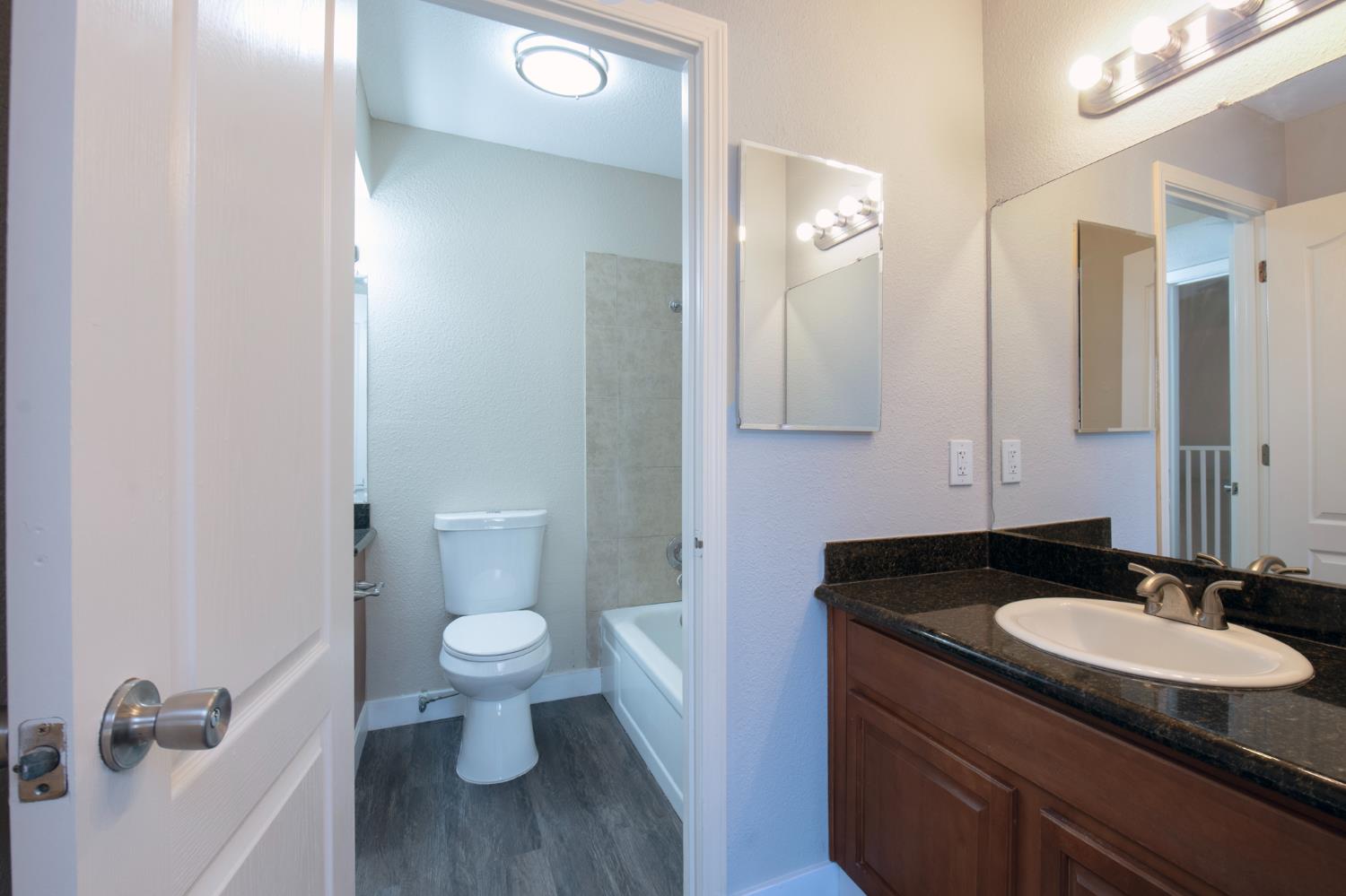 7166 N Fruit Ave #161, Fresno, CA 93711