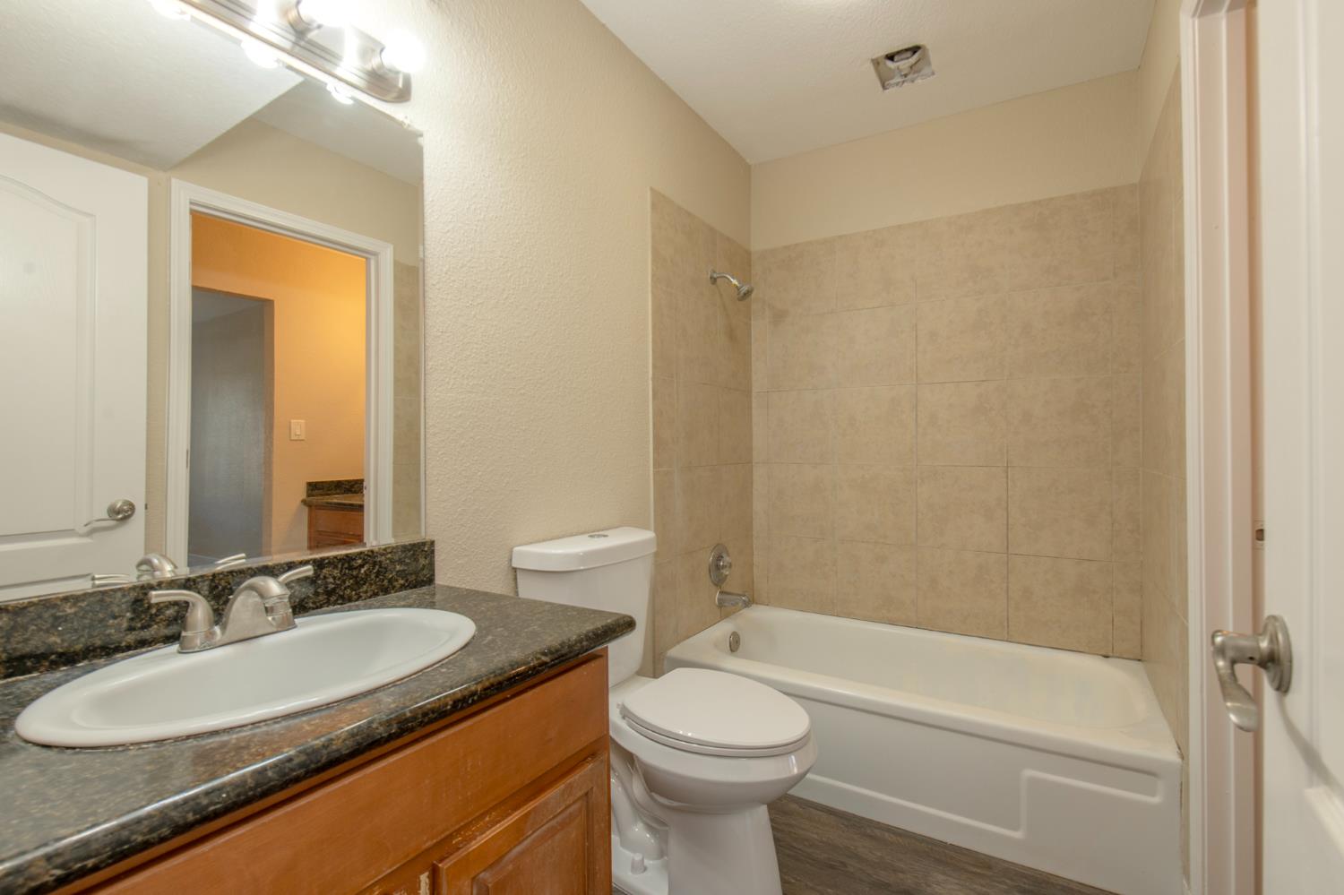 7166 N Fruit Ave #161, Fresno, CA 93711