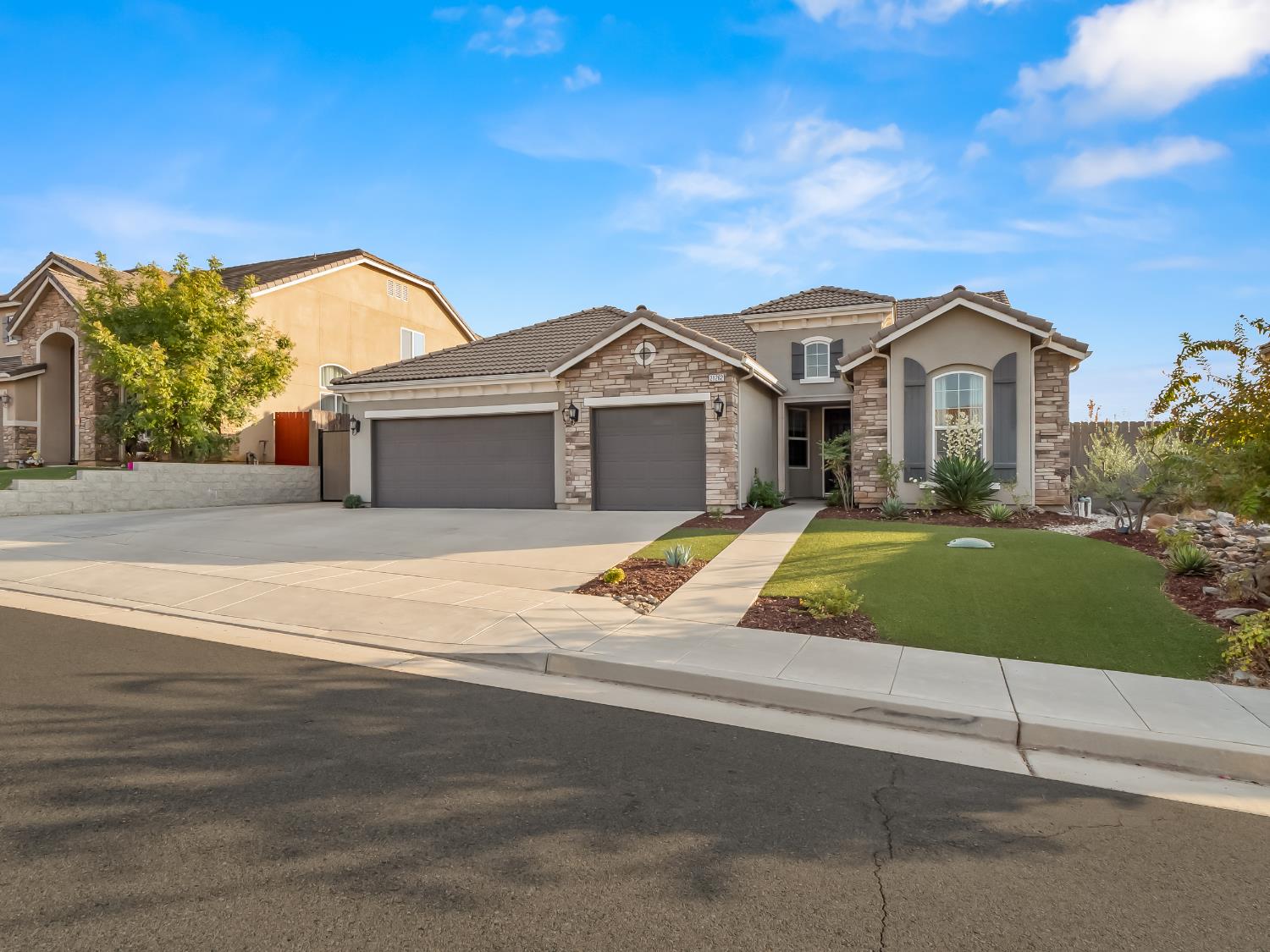21262 Lago Bello Ln, Friant, CA 93626