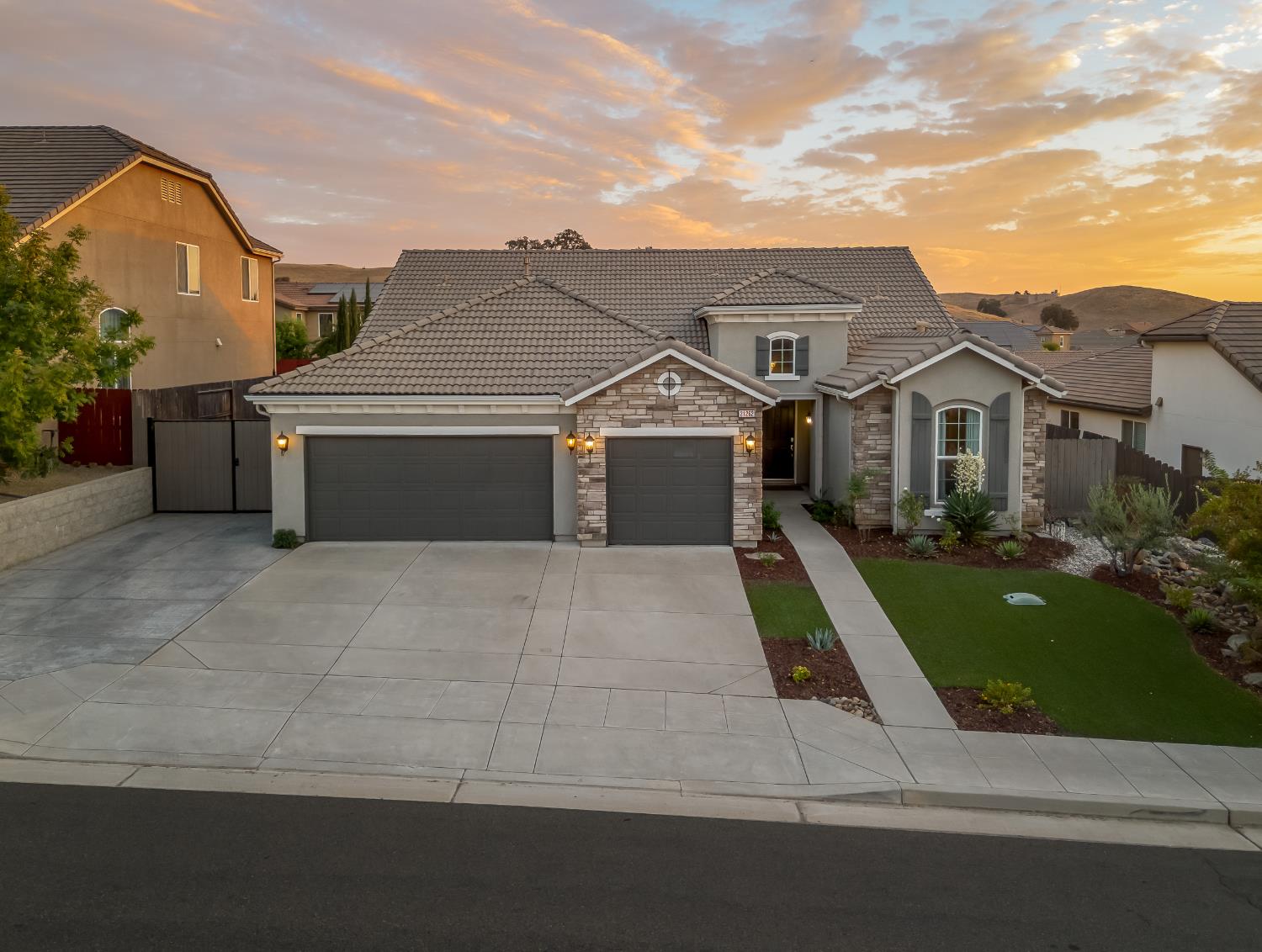 21262 Lago Bello Ln, Friant, CA 93626