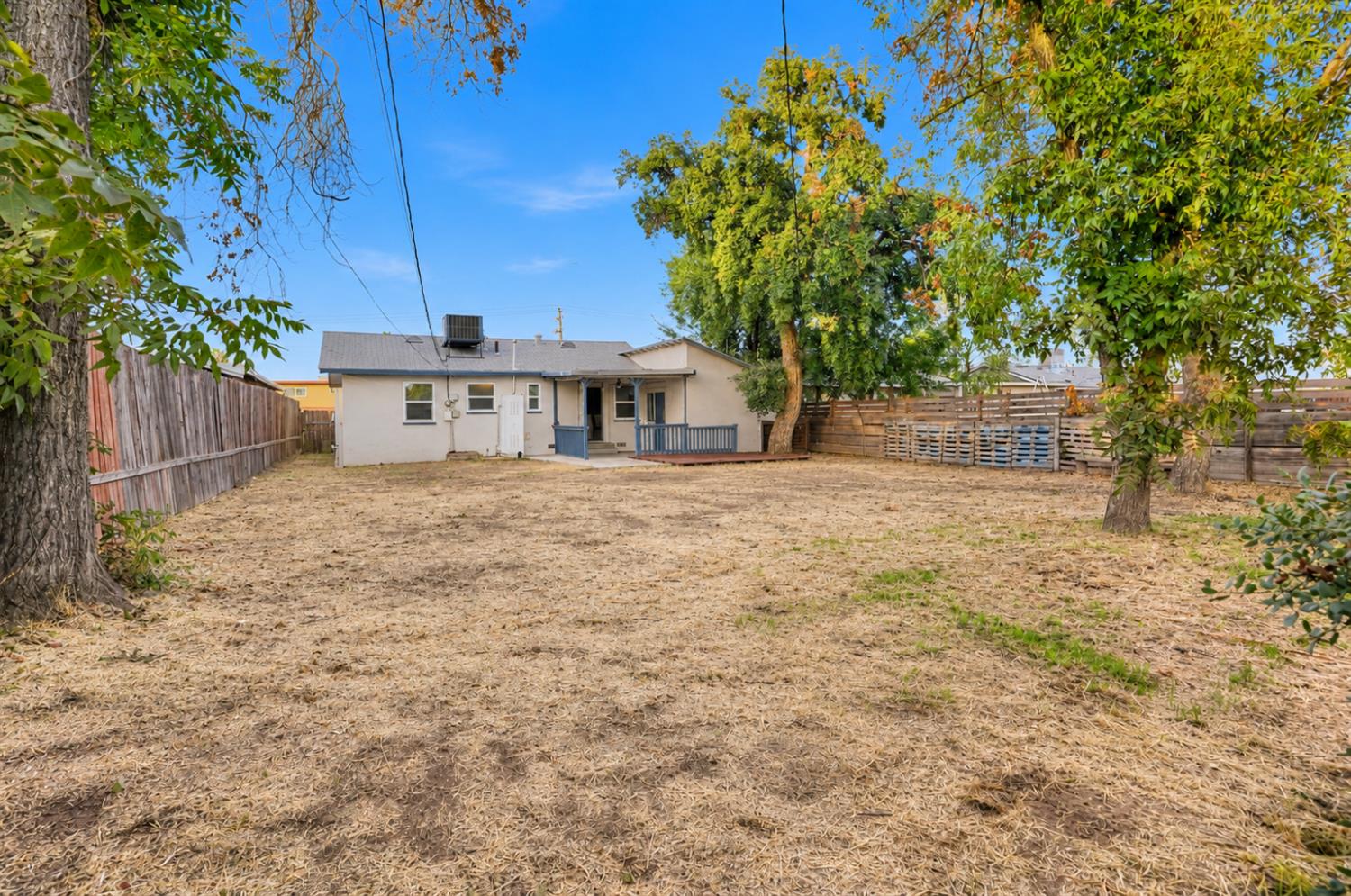 825 W Shields Ave, Fresno, CA 93705