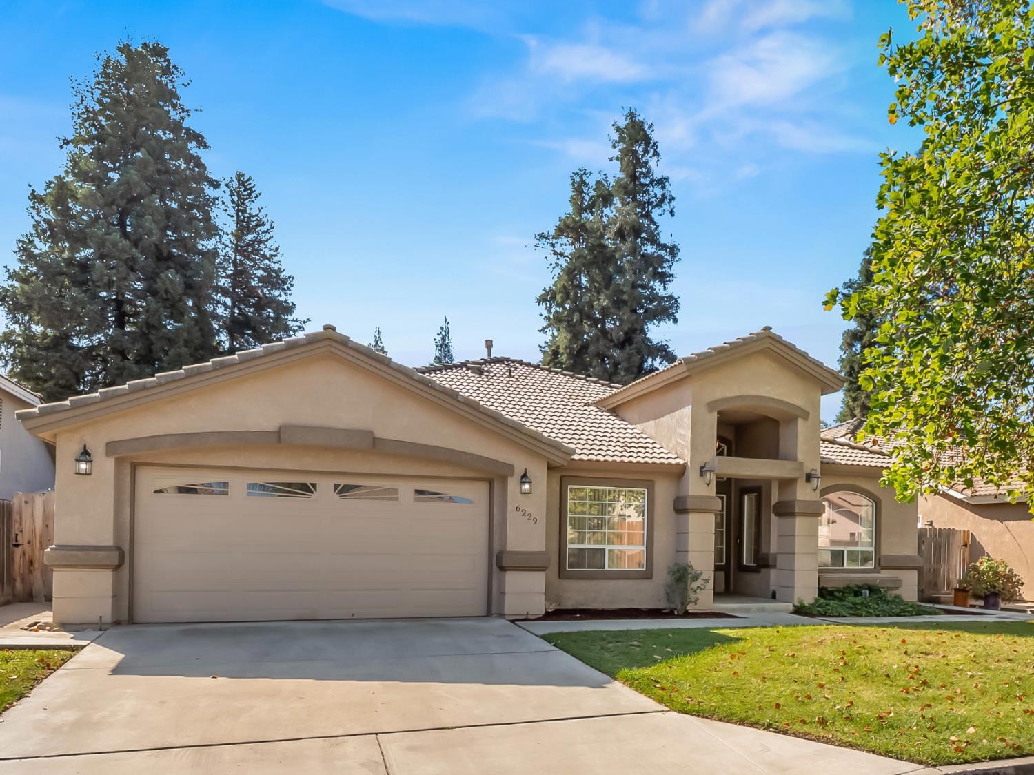 6229 W Alluvial Ave, Fresno, CA 93722