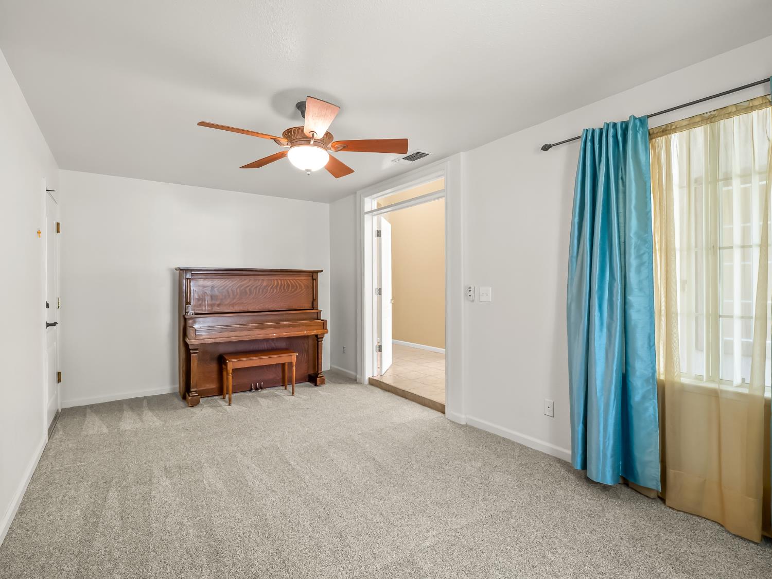 6229 W Alluvial Ave, Fresno, CA 93722