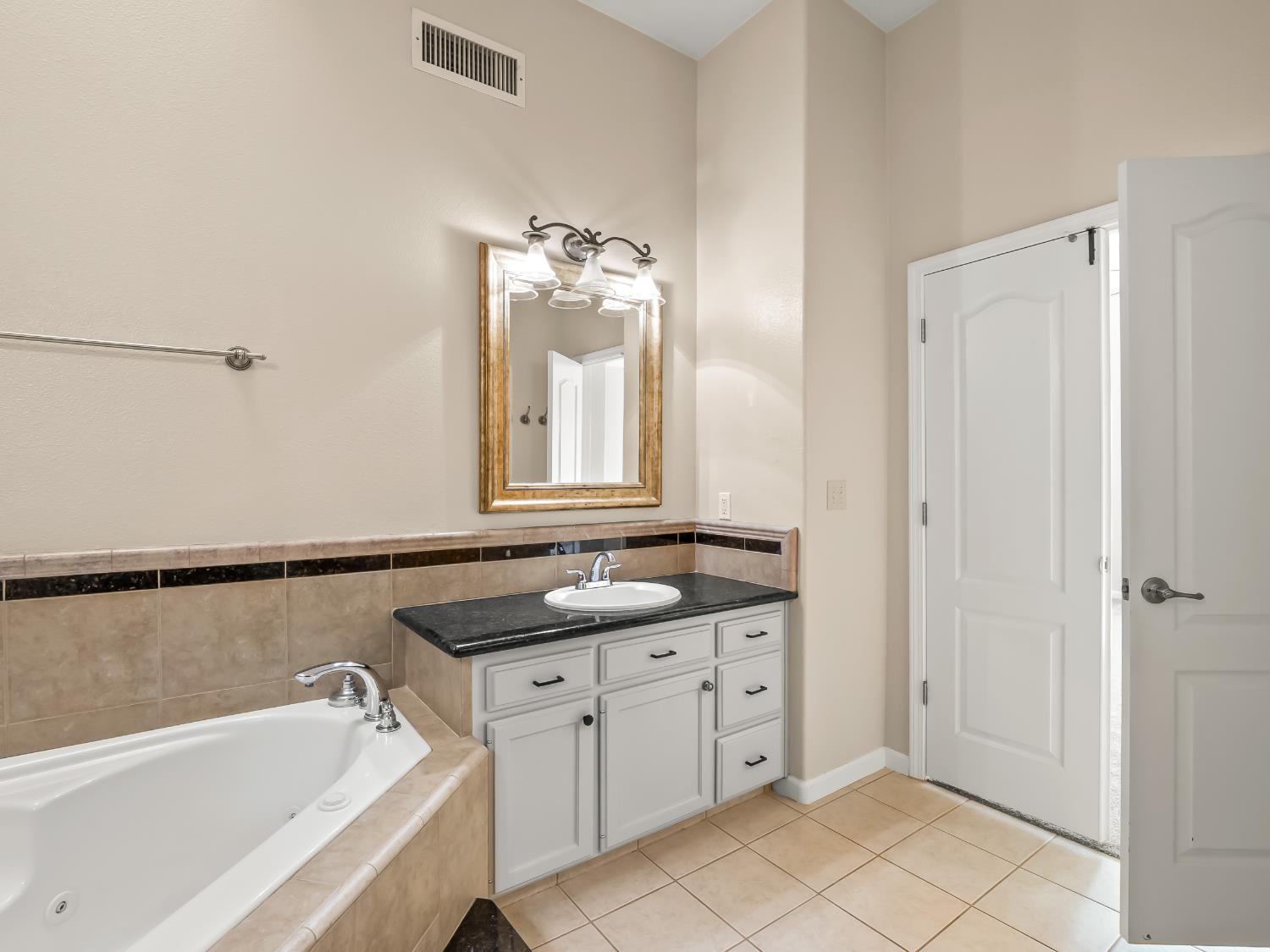 6229 W Alluvial Ave, Fresno, CA 93722