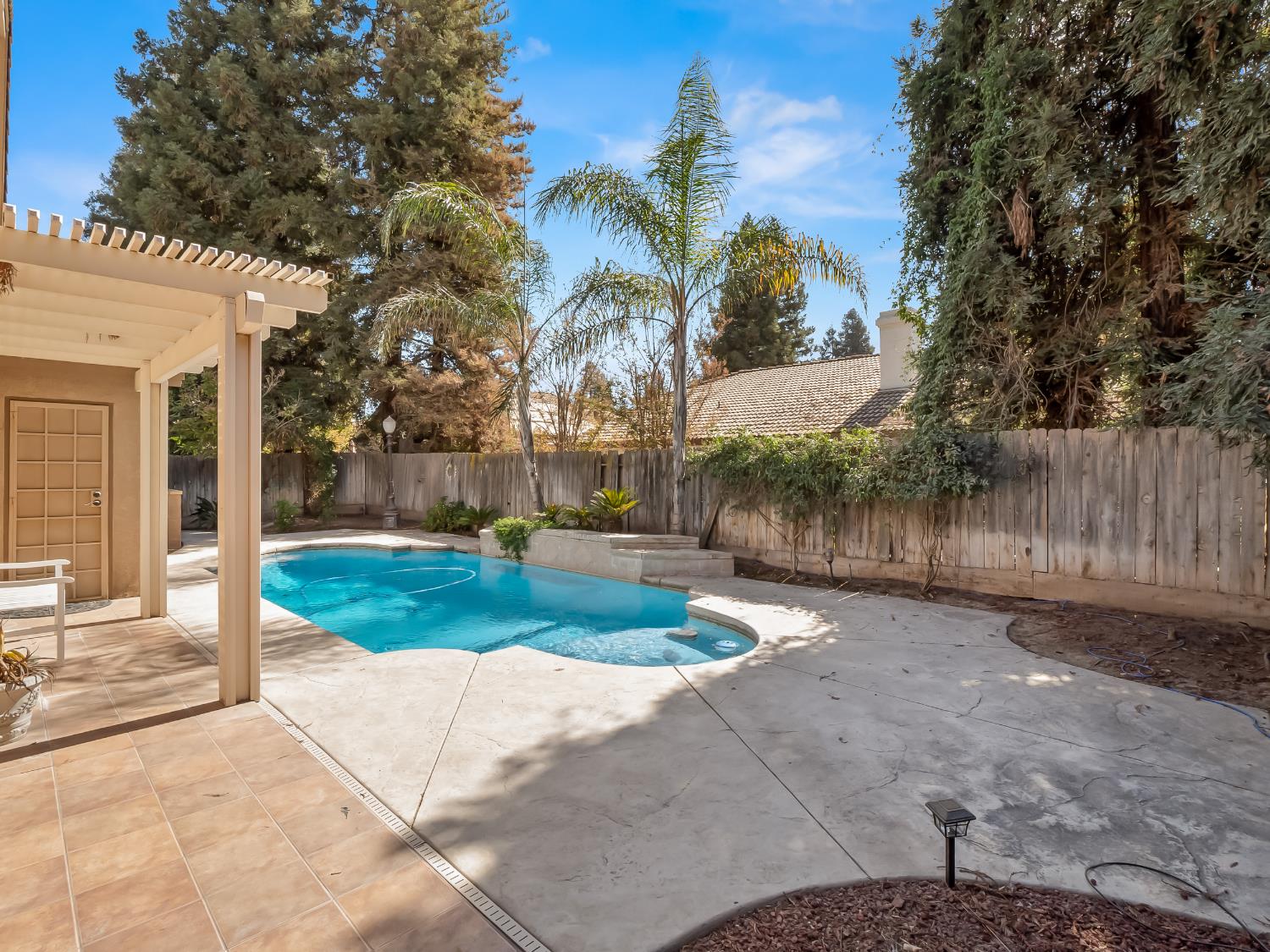 6229 W Alluvial Ave, Fresno, CA 93722