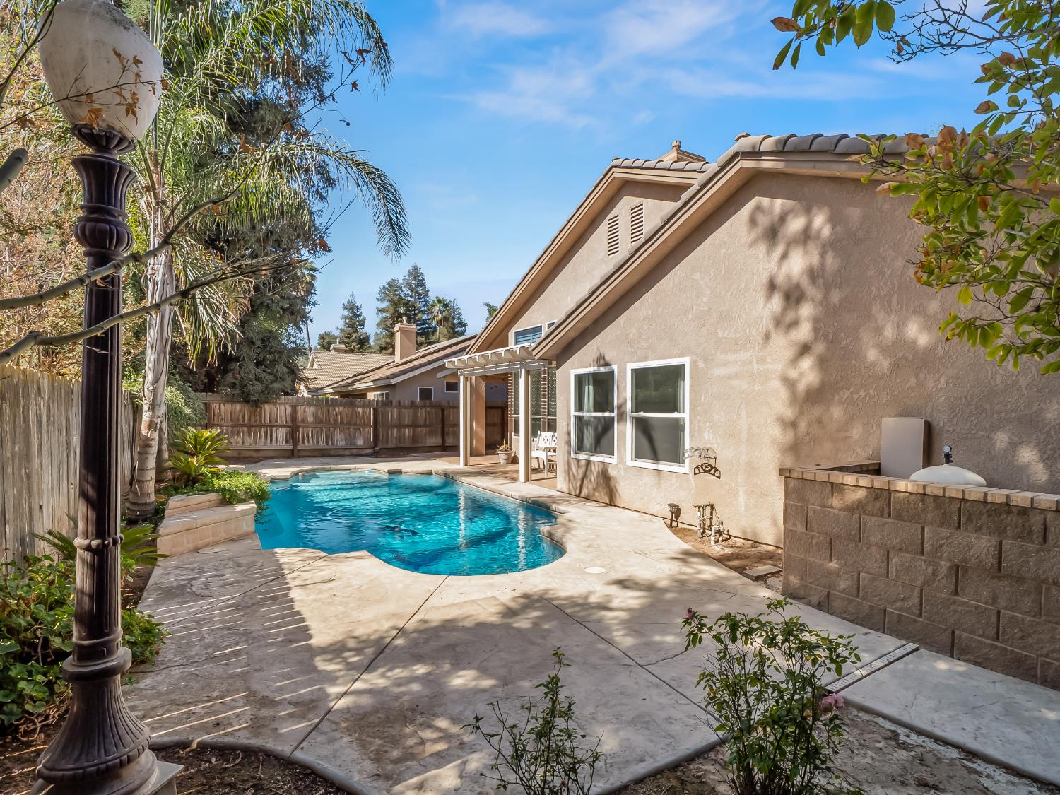 6229 W Alluvial Ave, Fresno, CA 93722