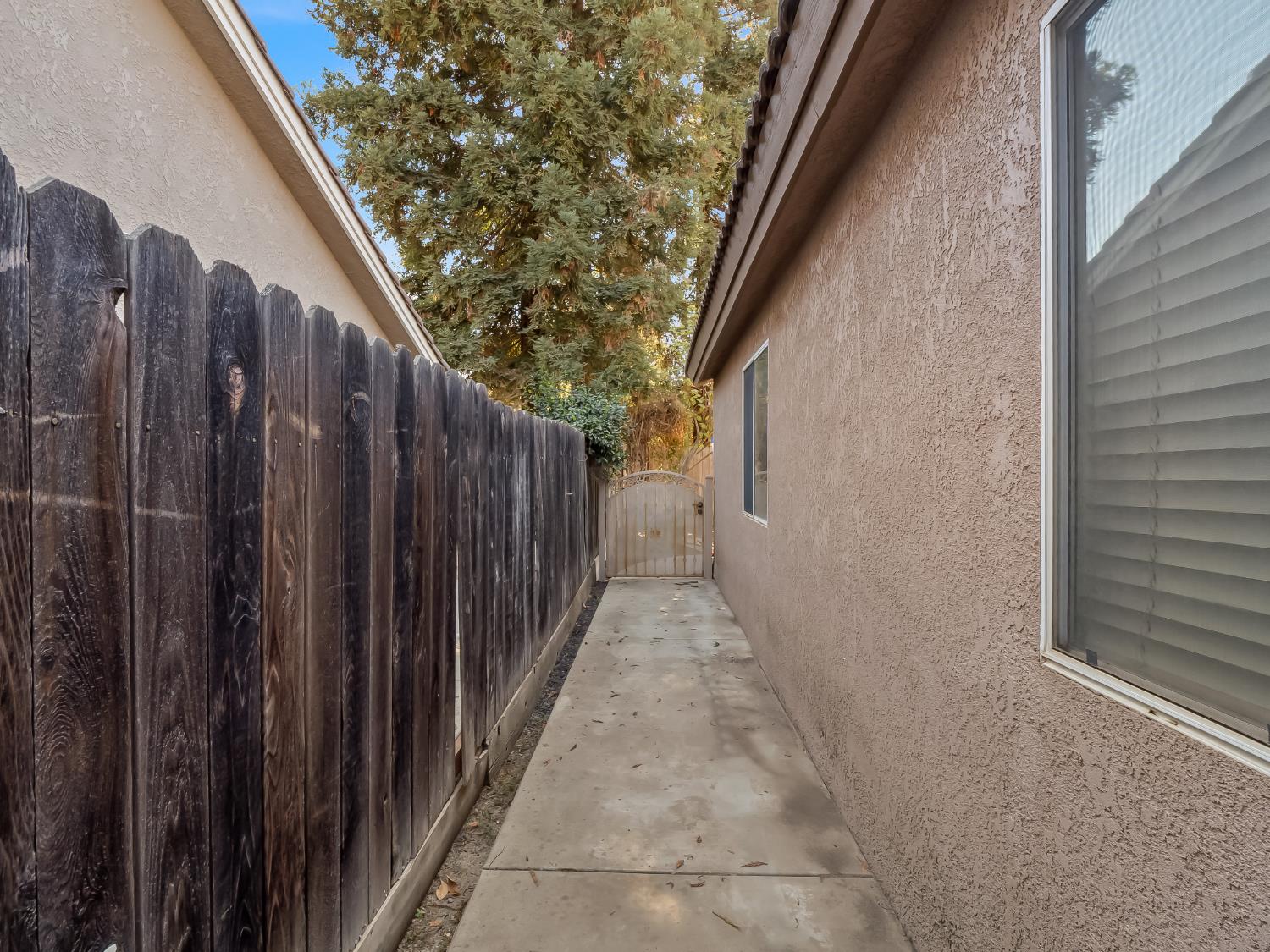 6229 W Alluvial Ave, Fresno, CA 93722