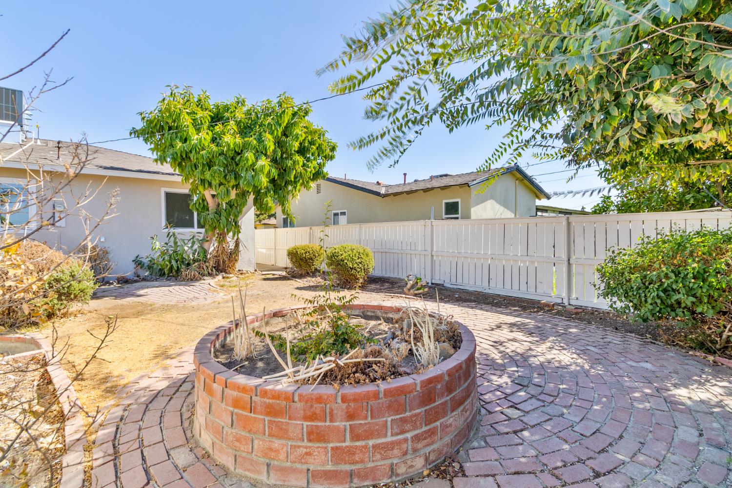 3208 Hollins St, Bakersfield, CA 93305