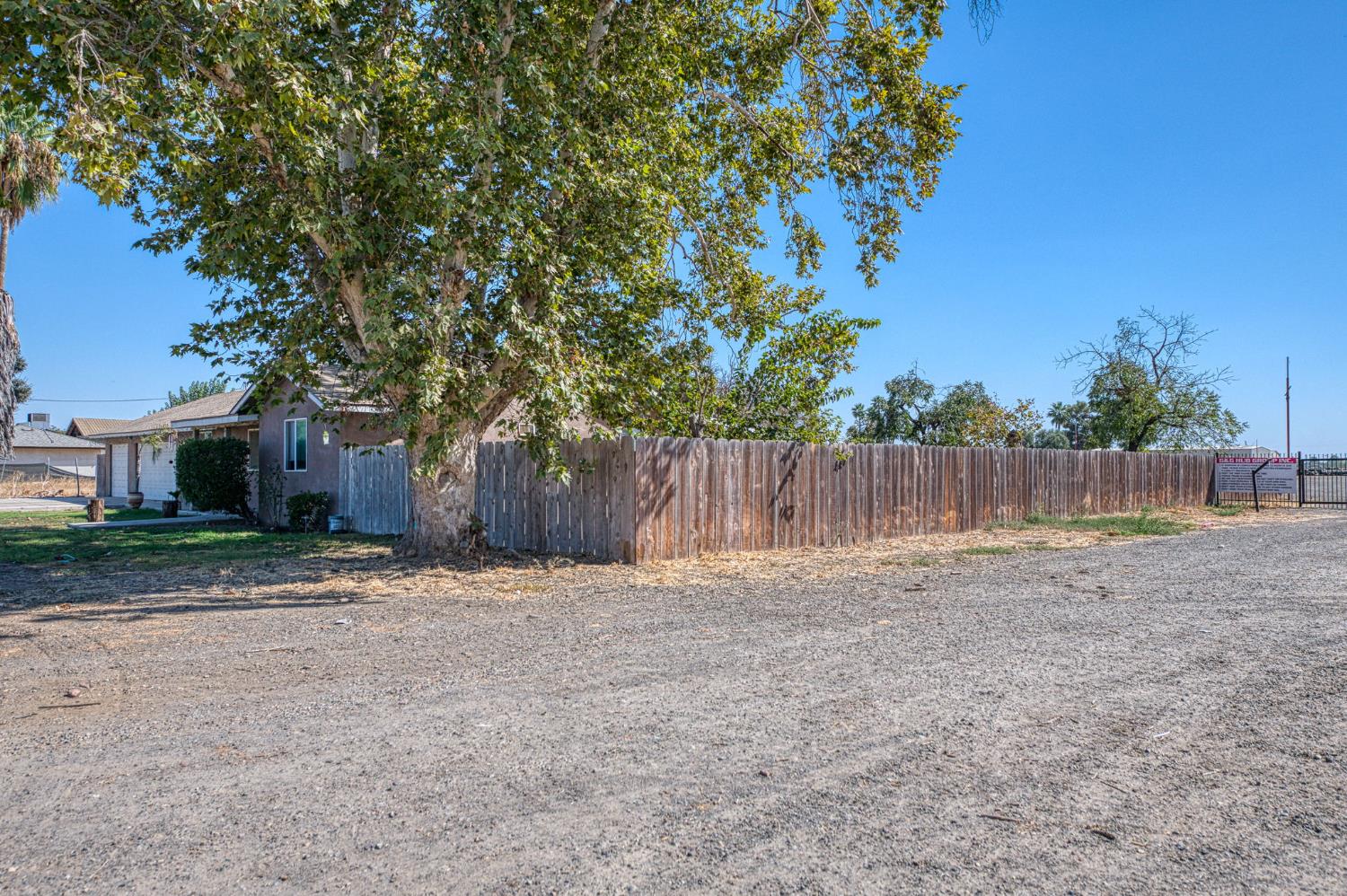 3555 W Nielsen Ave, Fresno, CA 93706