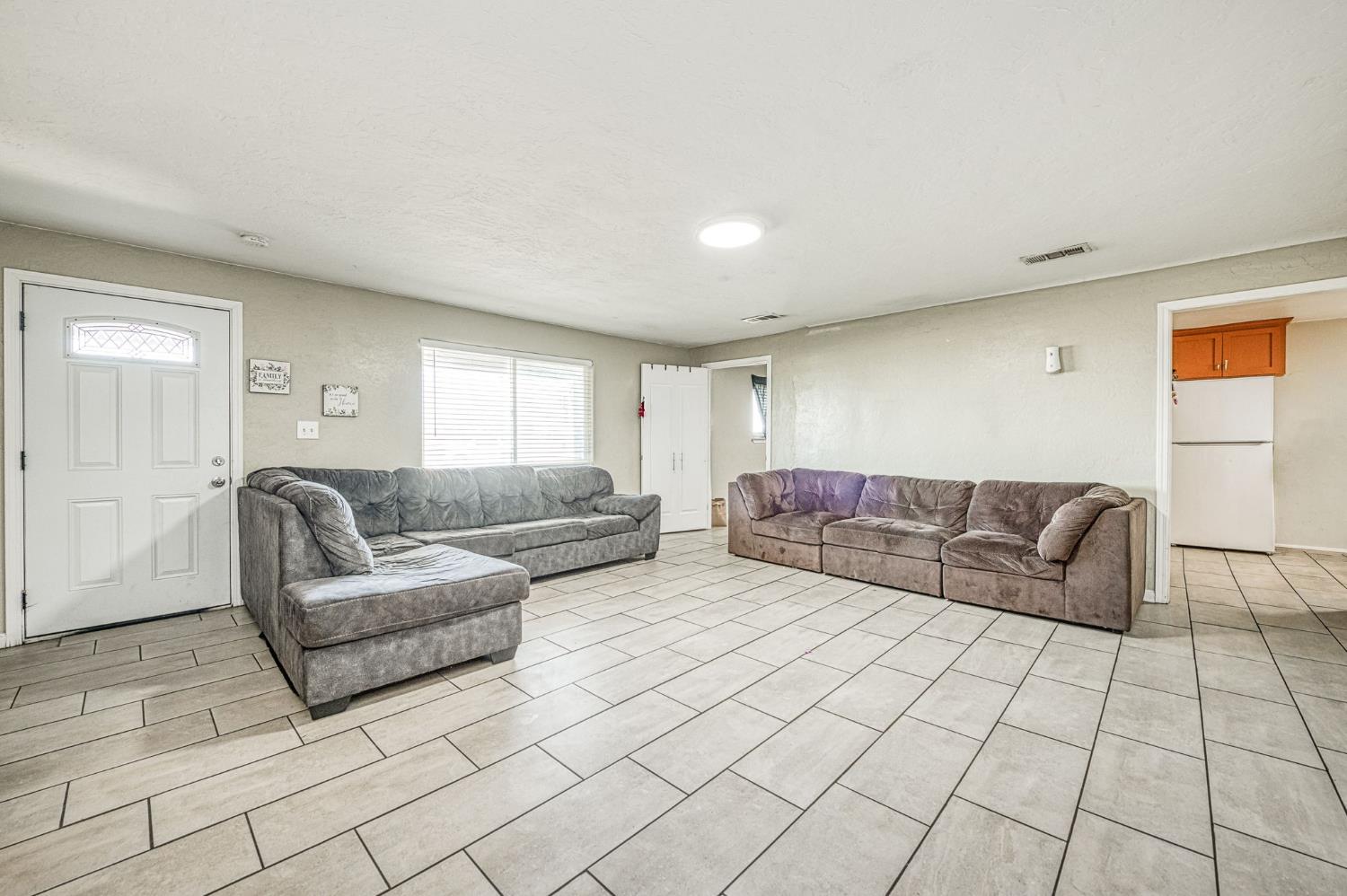 3555 W Nielsen Ave, Fresno, CA 93706