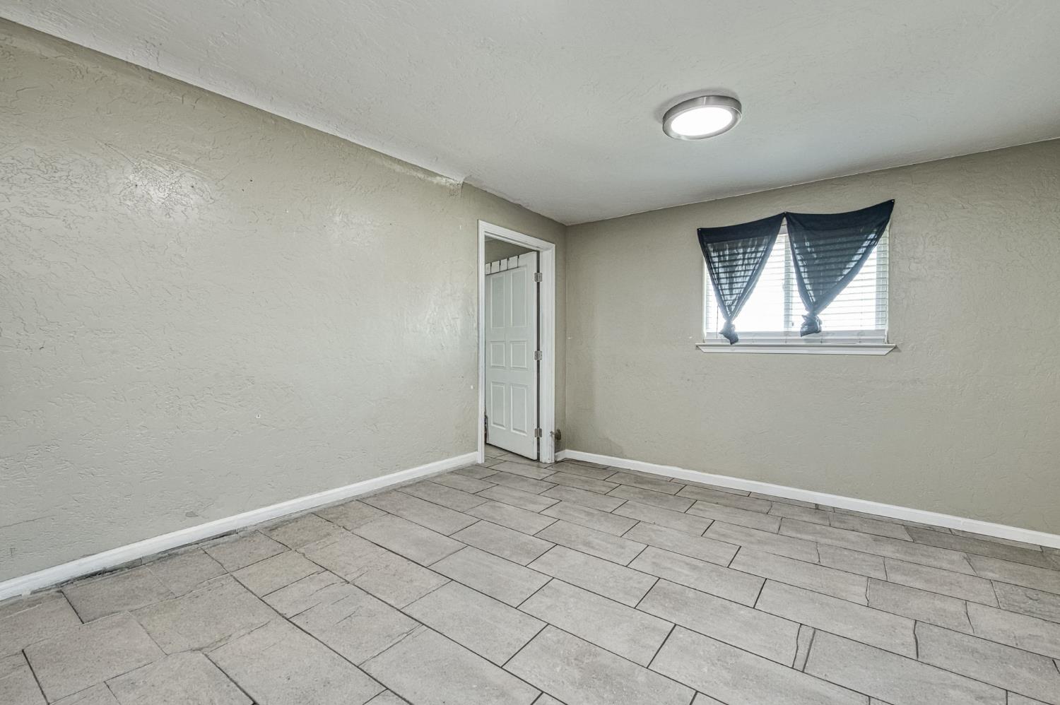 3555 W Nielsen Ave, Fresno, CA 93706